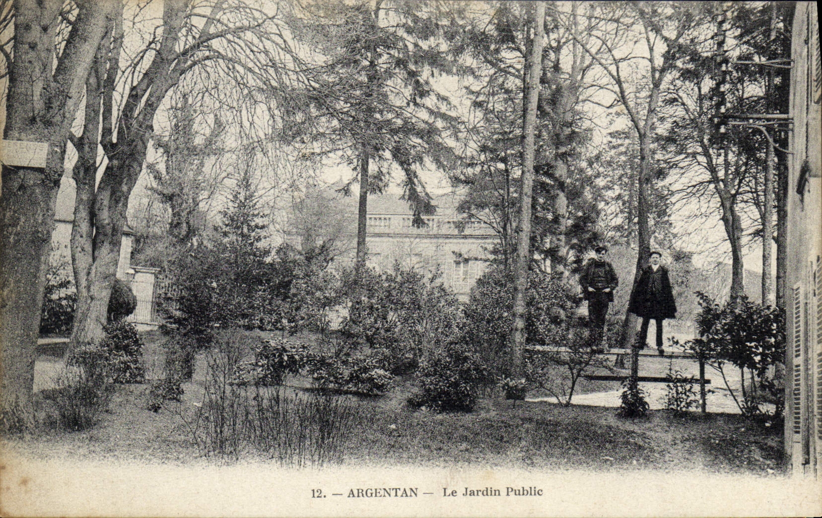 CPA Argentan Le Jardin Public
