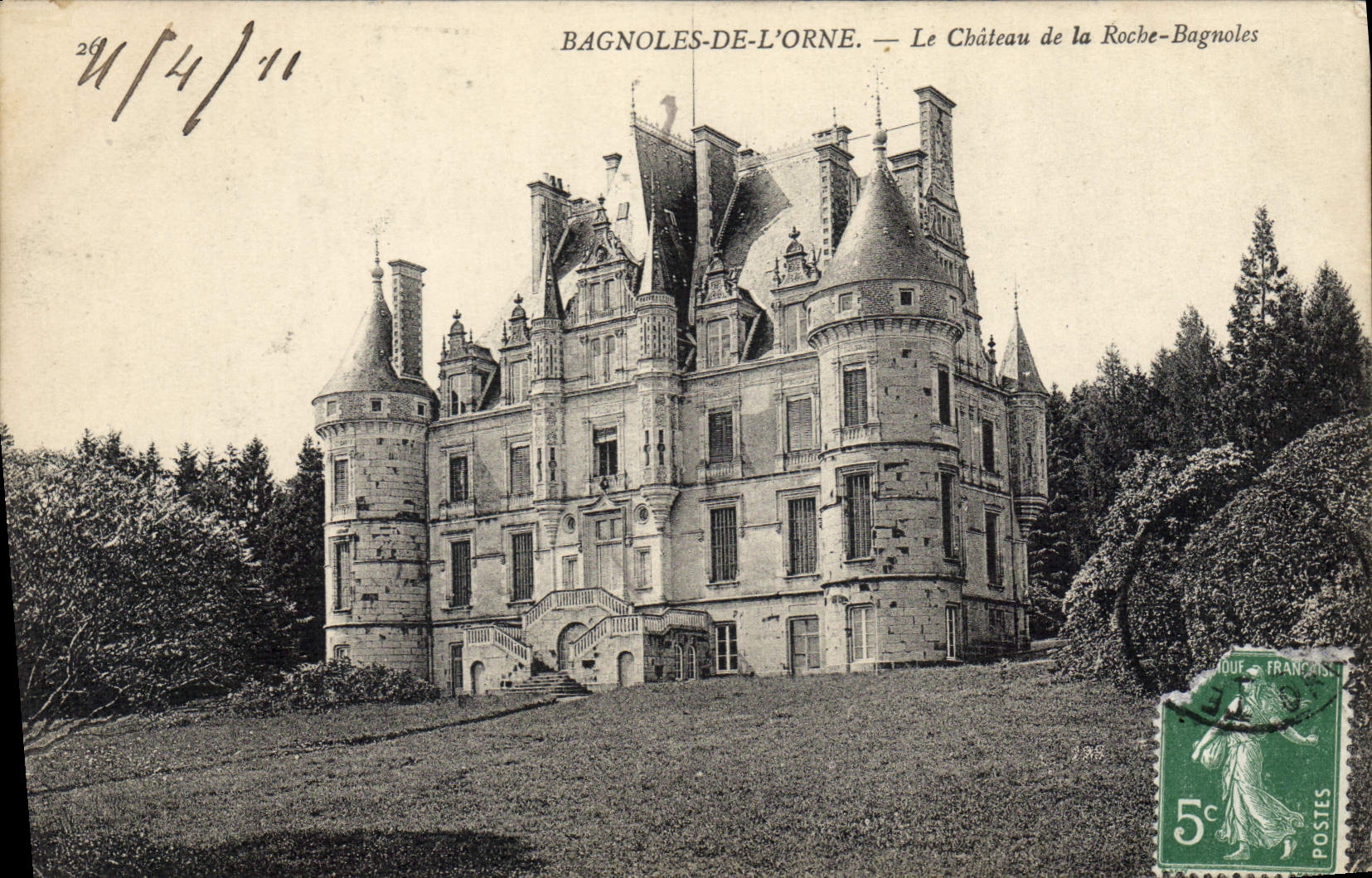 CPA Bagnoles De L'Orne Le Château de la Roche-Bagnoles