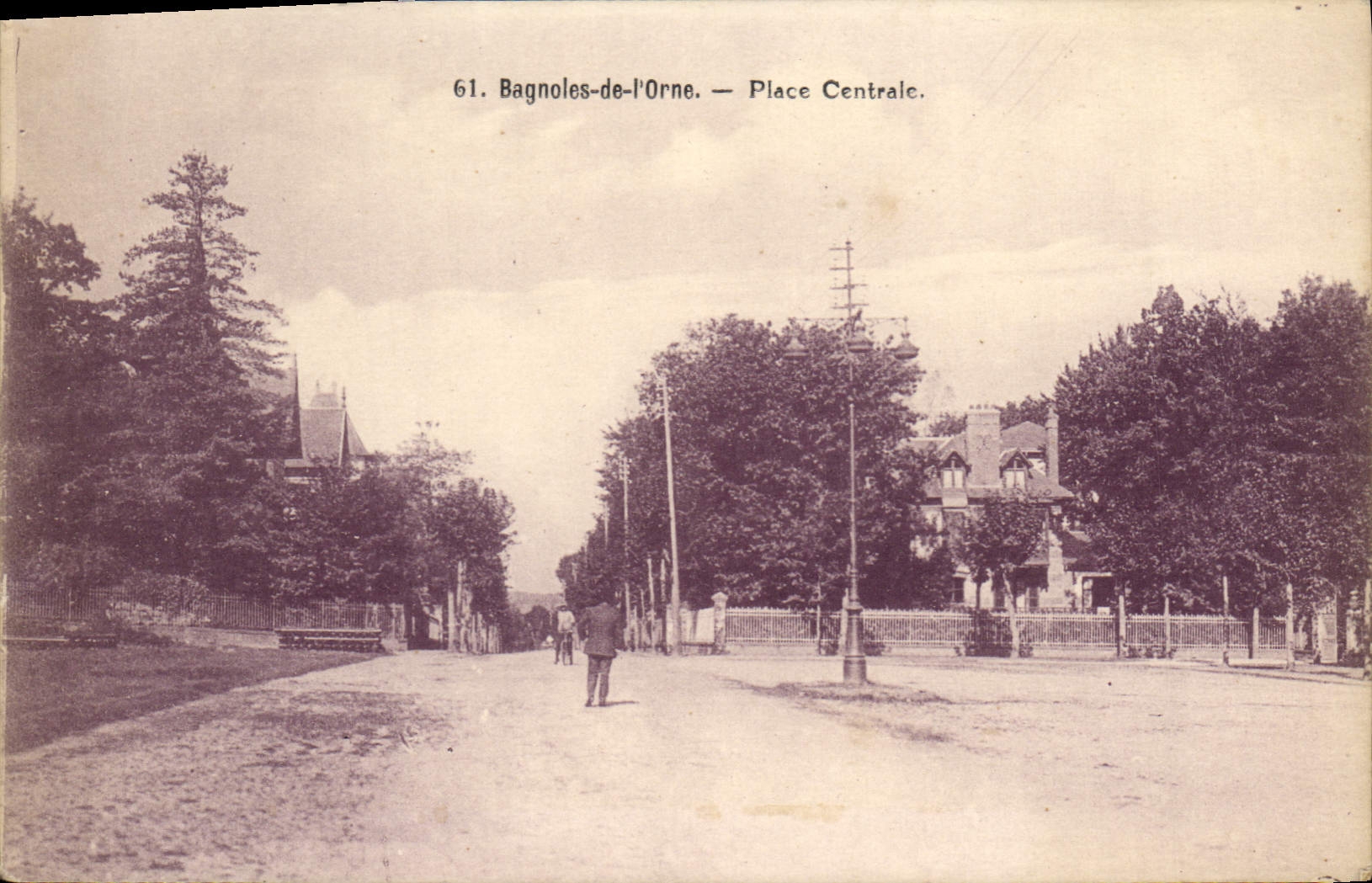 CPA Bagnoles De L'Orne Place Centrale