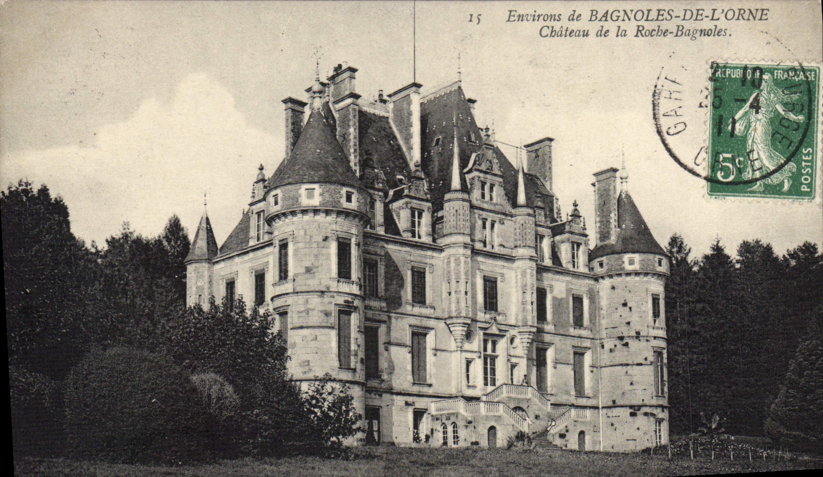 CPA Bagnoles De L'Orne Le Château de la Roche-Bagnoles