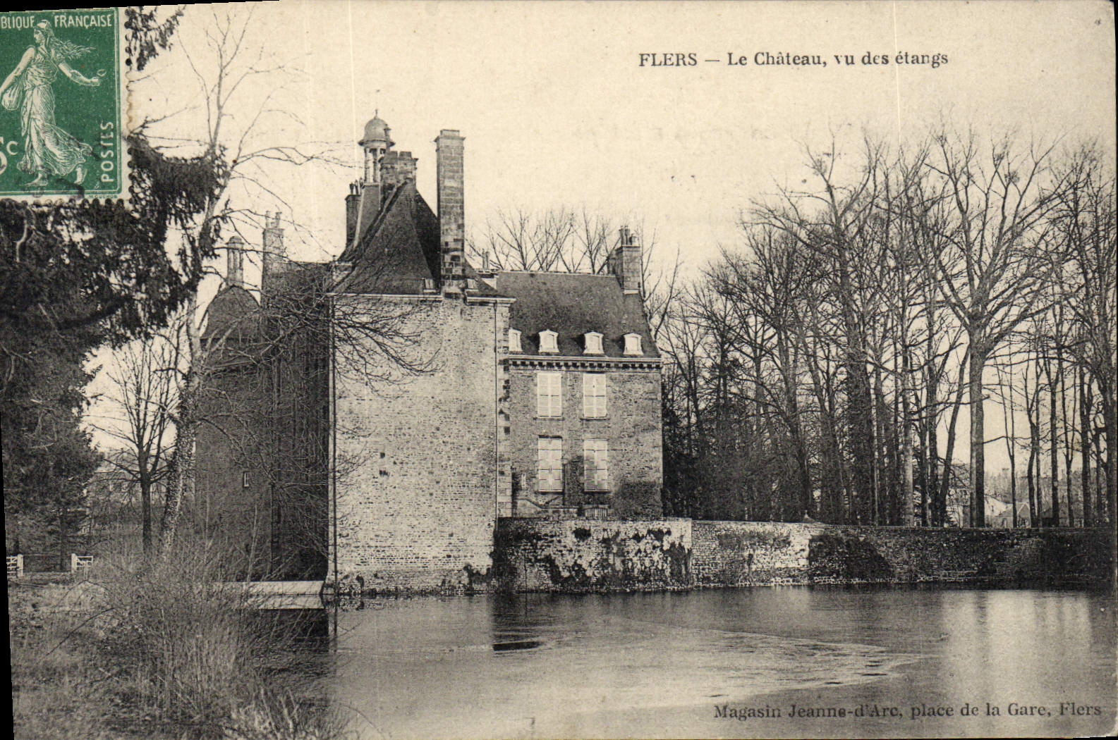 CPA Flers Le Chateau Vu Des Etangs