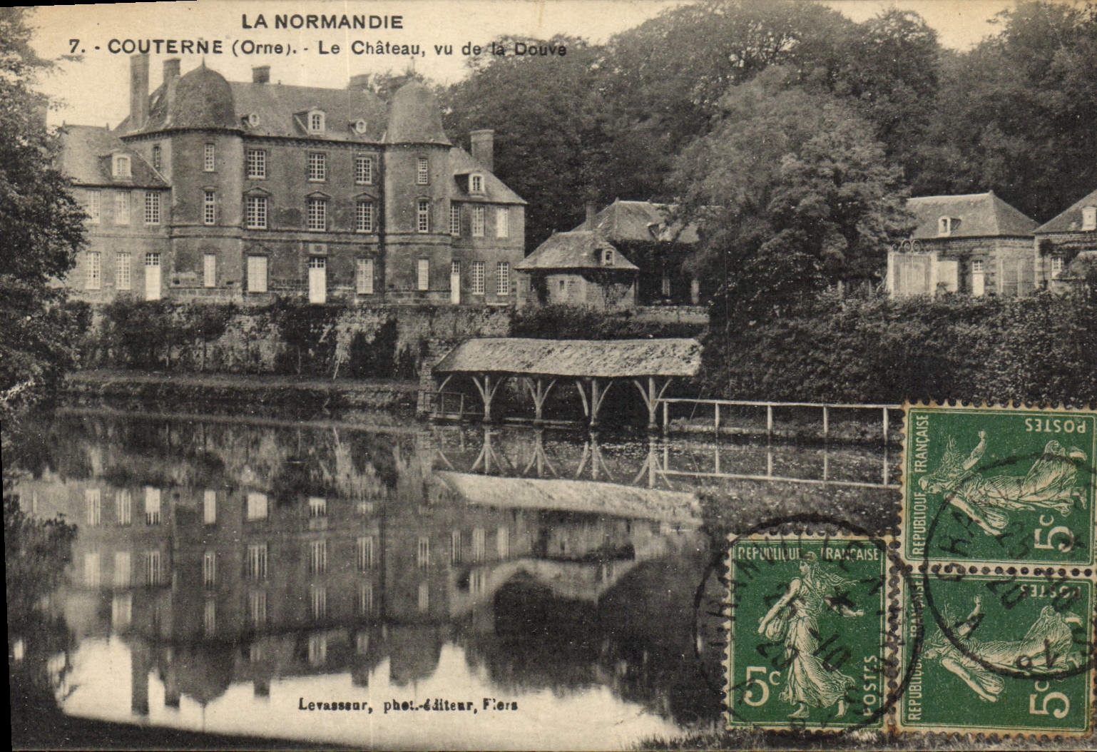 CPA Couterne Le Chateau Vu De La douve