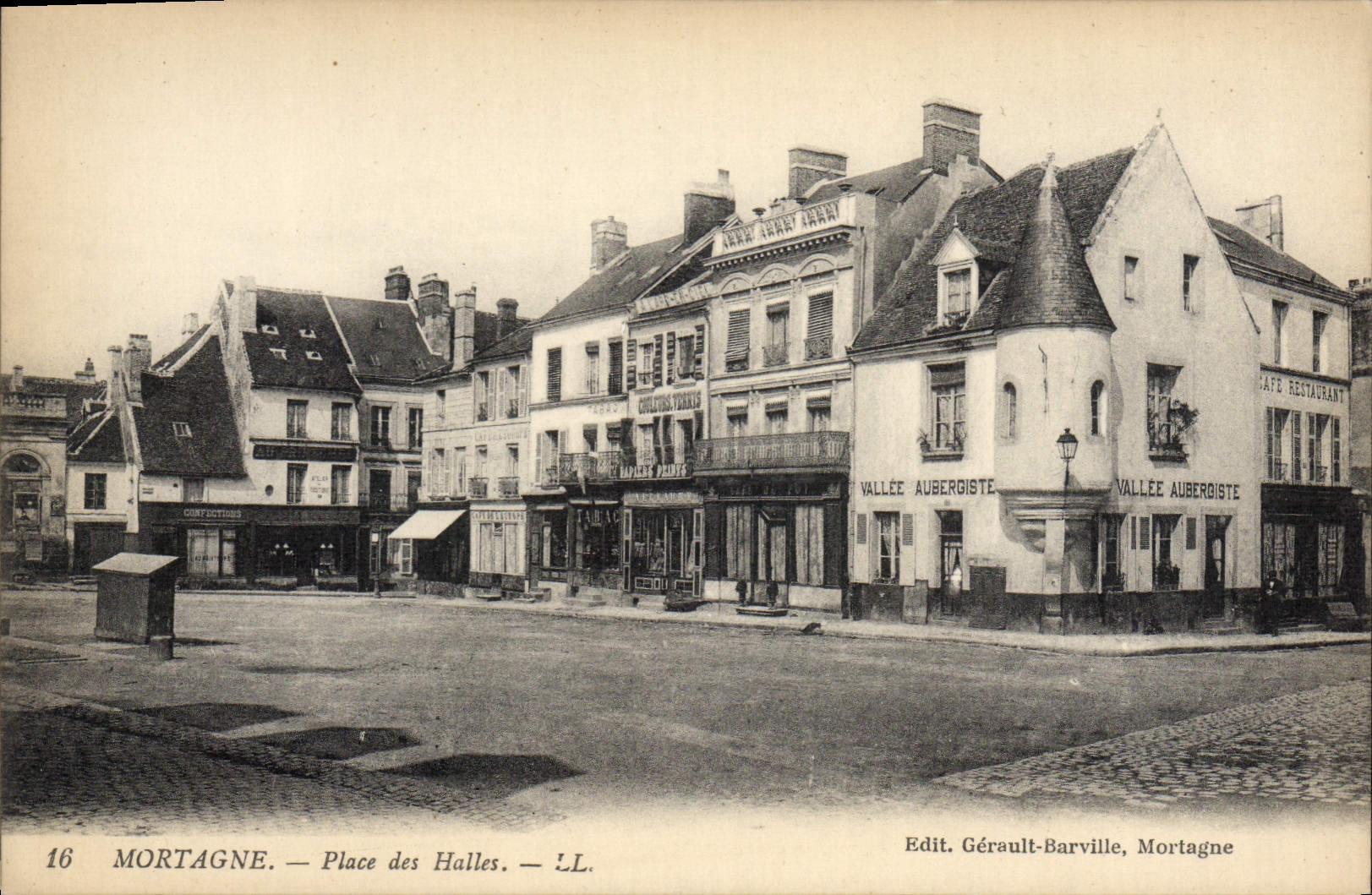 CPA Mortagne Place des Halles