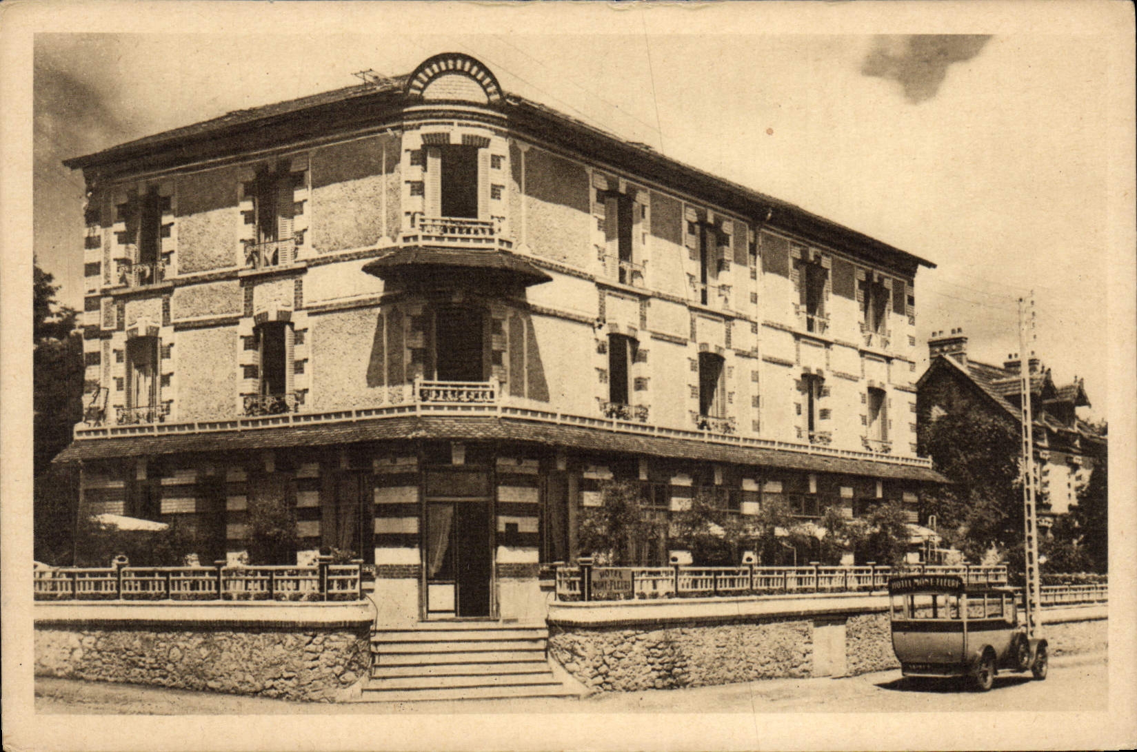 CPA Hotelmont-Fleuri Et L'annexe TESSE-LA-MADELEINE station thermale de BAGNOLES-DE-l'ORNE