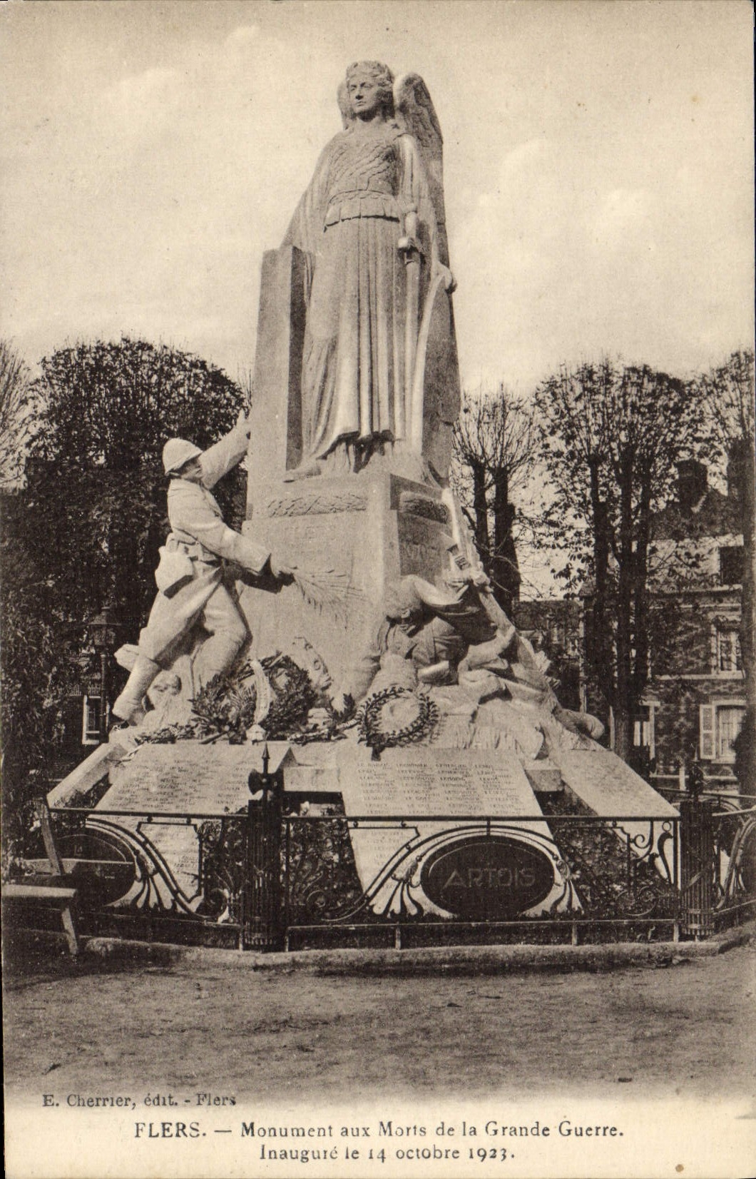 CPA Flers Monument Aux Morts