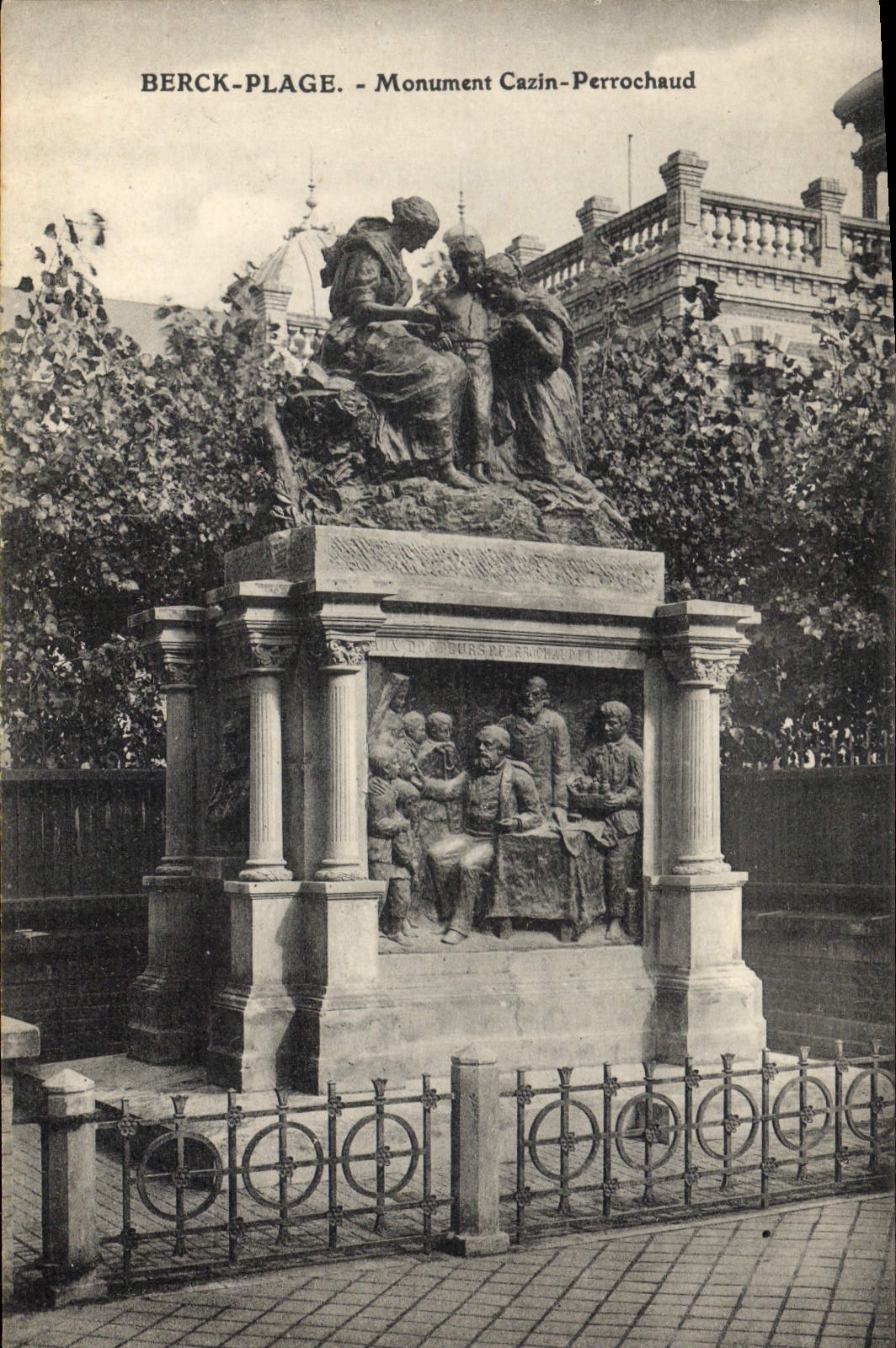 CPA Berck Plage Monument Cazin Perrochaud