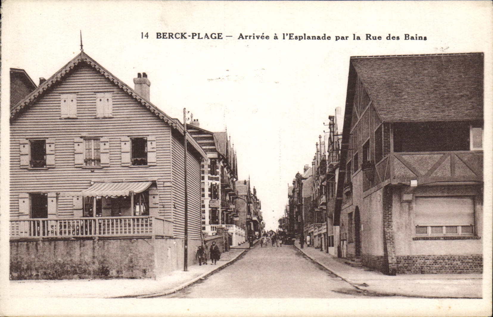 CPA Berck Plage Arrivee A I'Esplanade par la rue des Bains