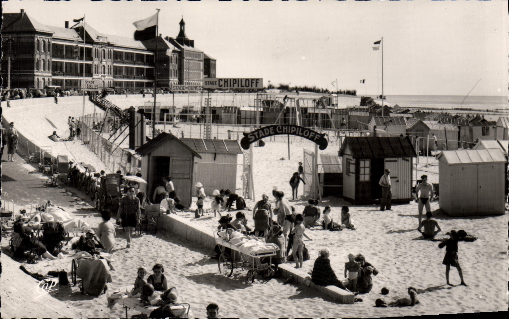 CPA Berck Plage La Plage stade Chipiloff