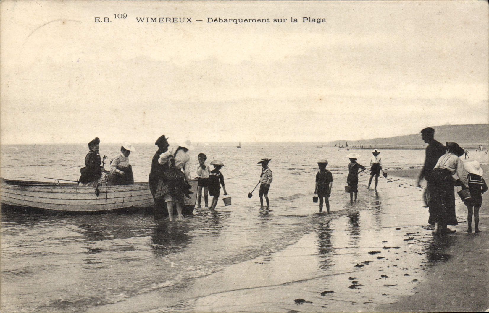 CPA WIMEREUX Debarquement Sur La Plage