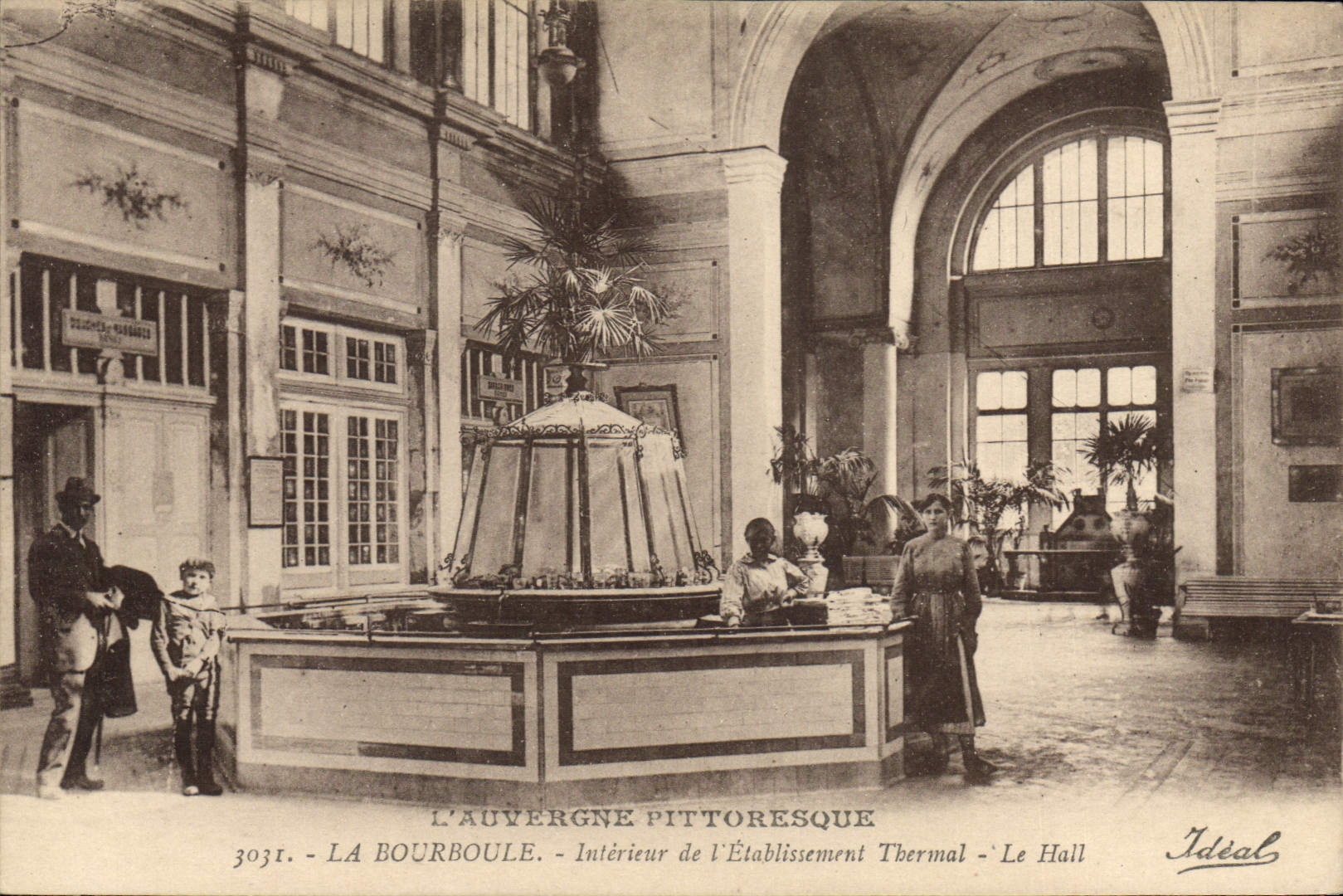 CPA La Bourboule Interieur De I'Etablissement thermal le hall