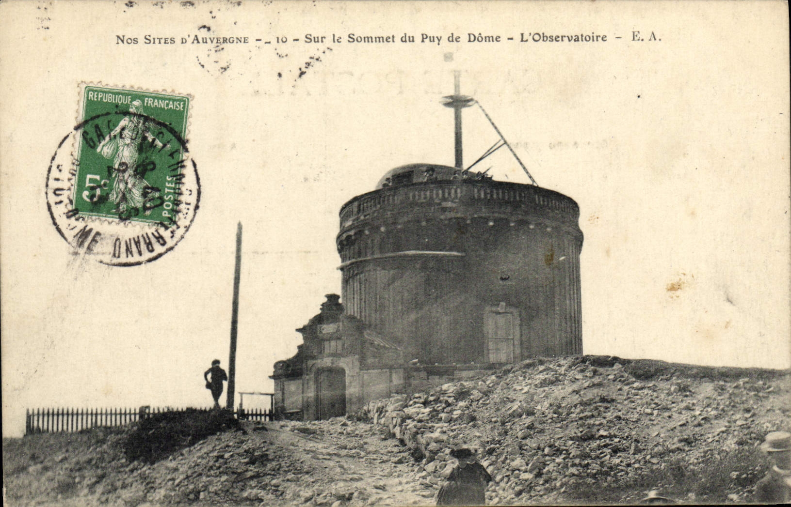 CPA Auvergne Sur Le Sommet Du Puy De Dome observatoire
