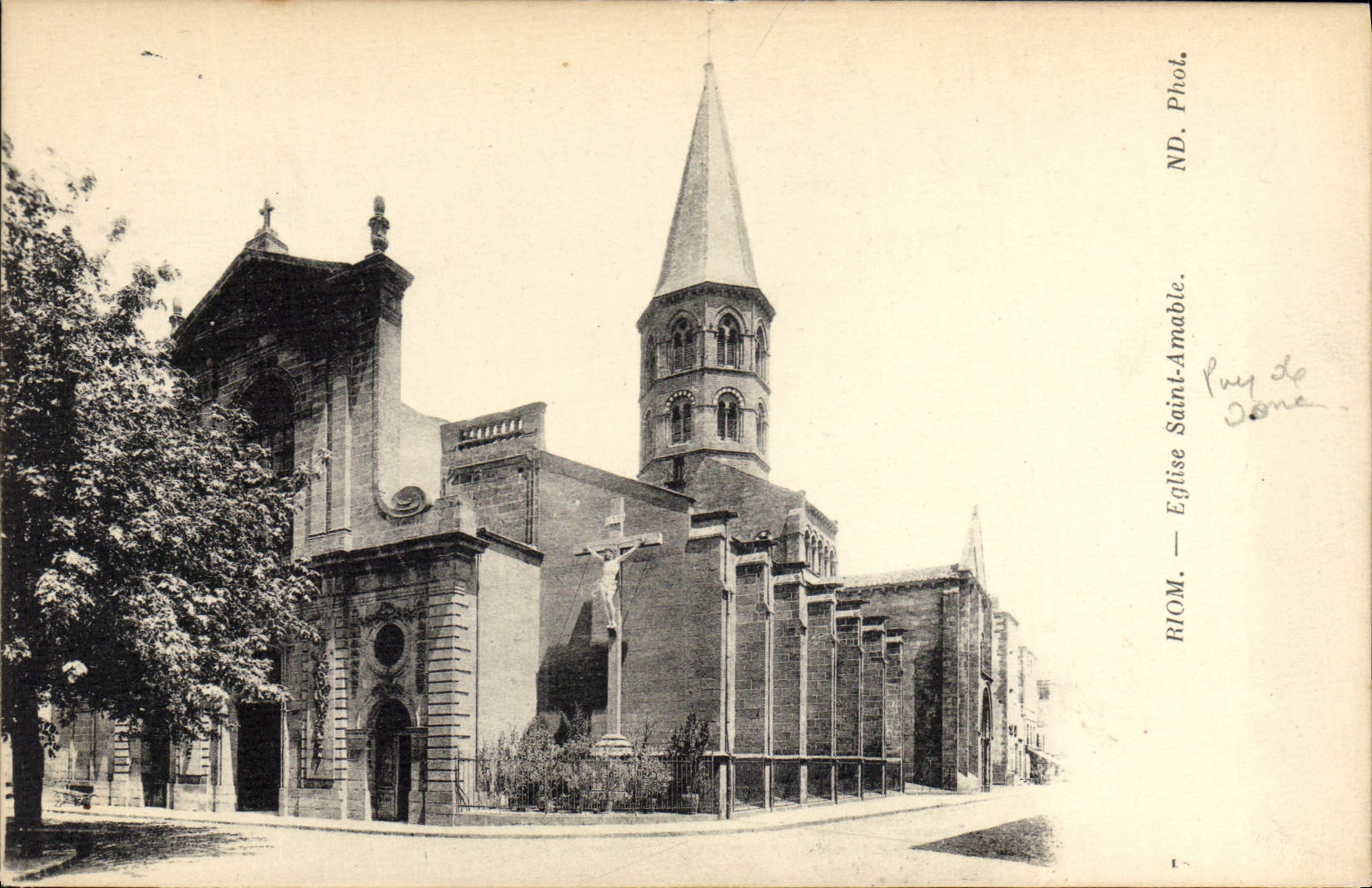 CPA Riom Eglise Saint Amable