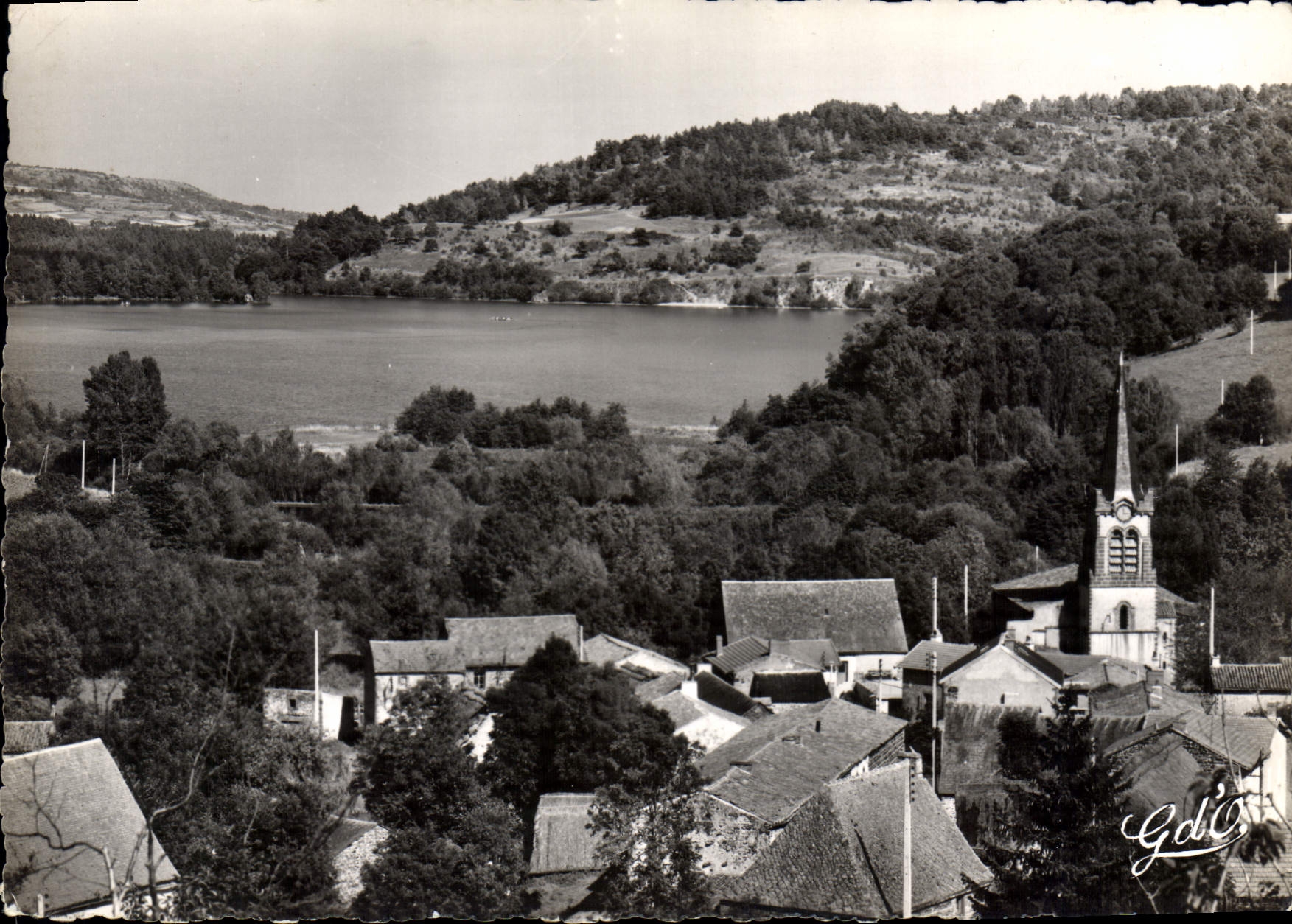 CPSM L'Auvergne Le Lac D'Aydat perspective Ouest