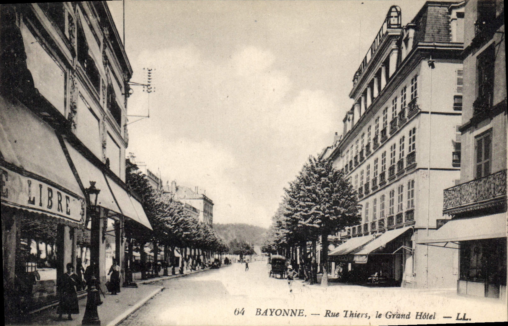 CPA Bayonne Rue Thiers Le Grand Hotel
