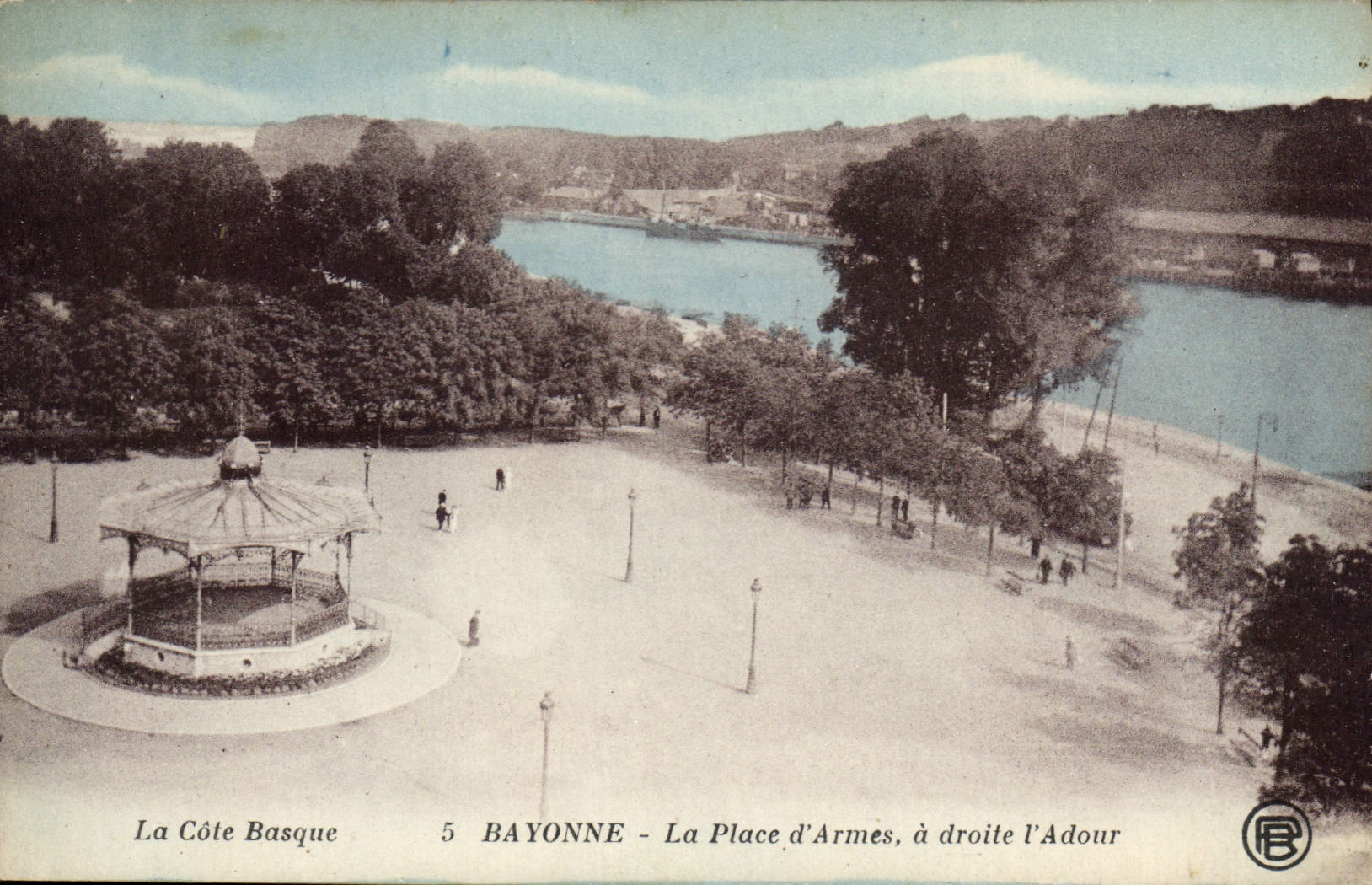 CPA Bayonne La Place D'Armes