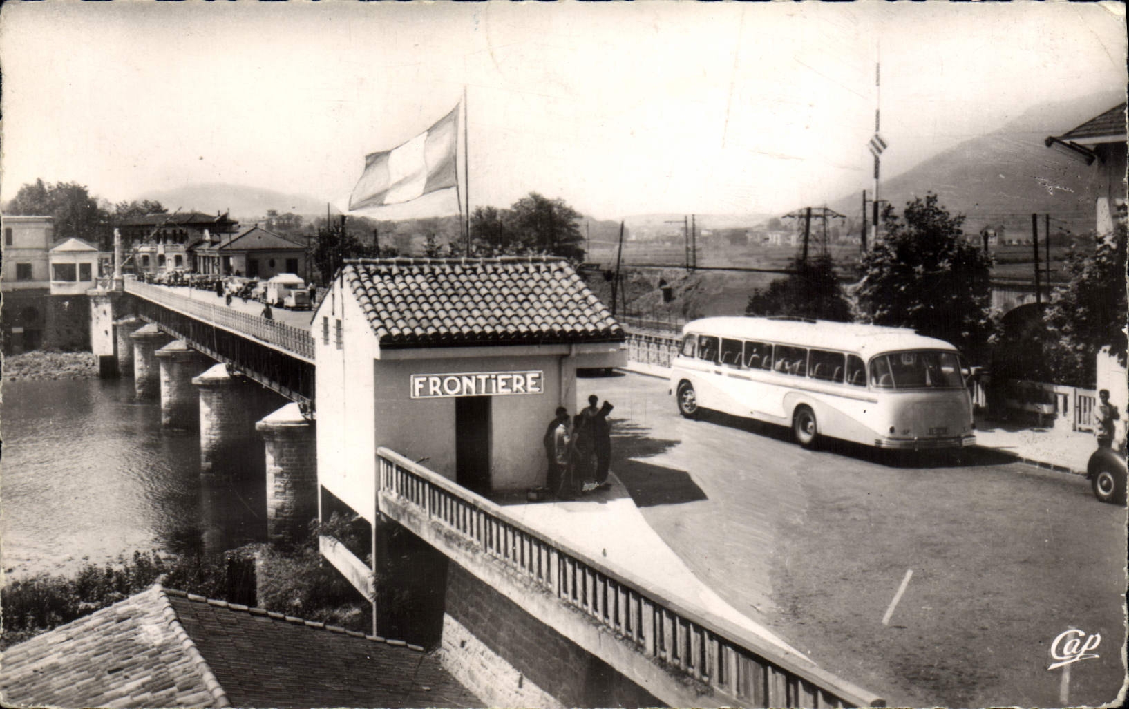 CPA HENDAYE Frontiere Franco Espagnole Le Pont