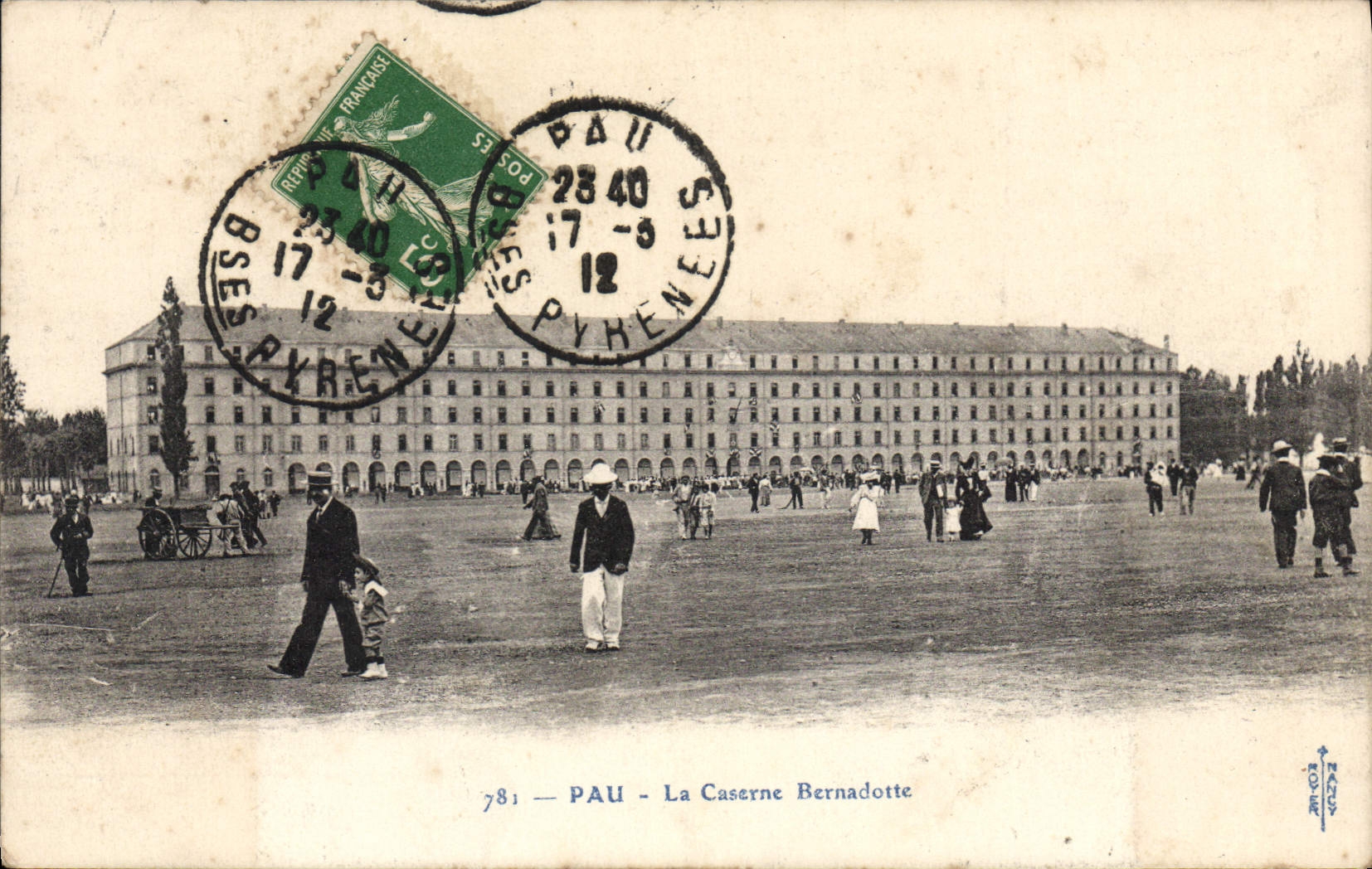 CPA Pau La Caserne Bernadotte