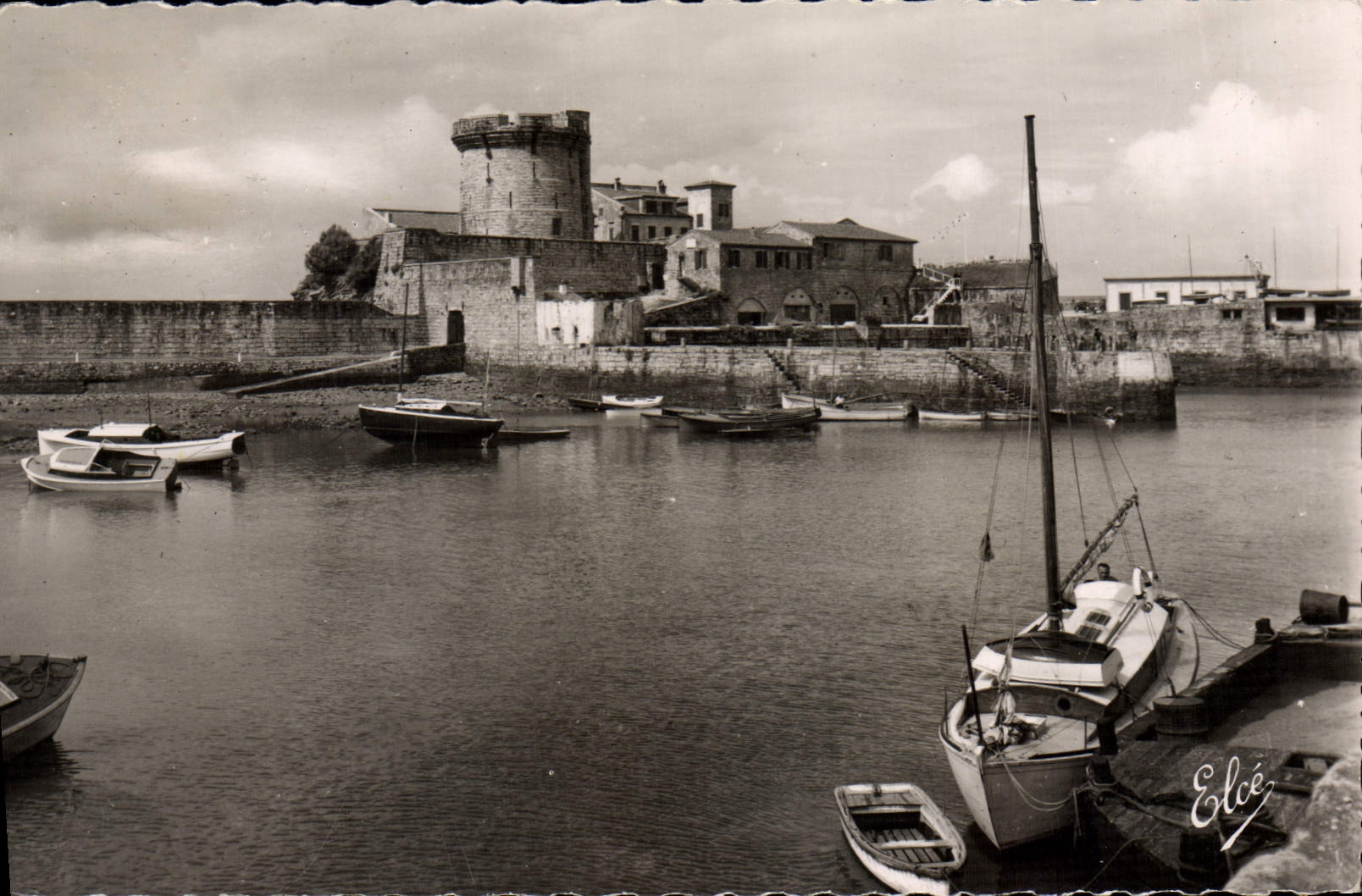 CPA Saint Jean De Luz Le Fort Du Socoa Et Le Port