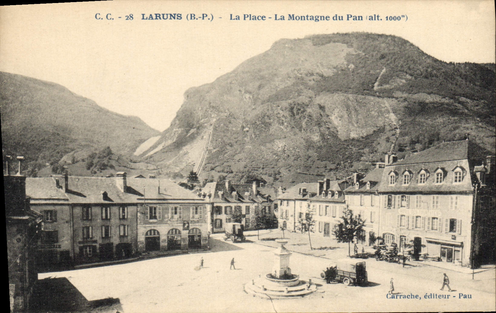 CPA Laruns La Place La Montagne Du Pan