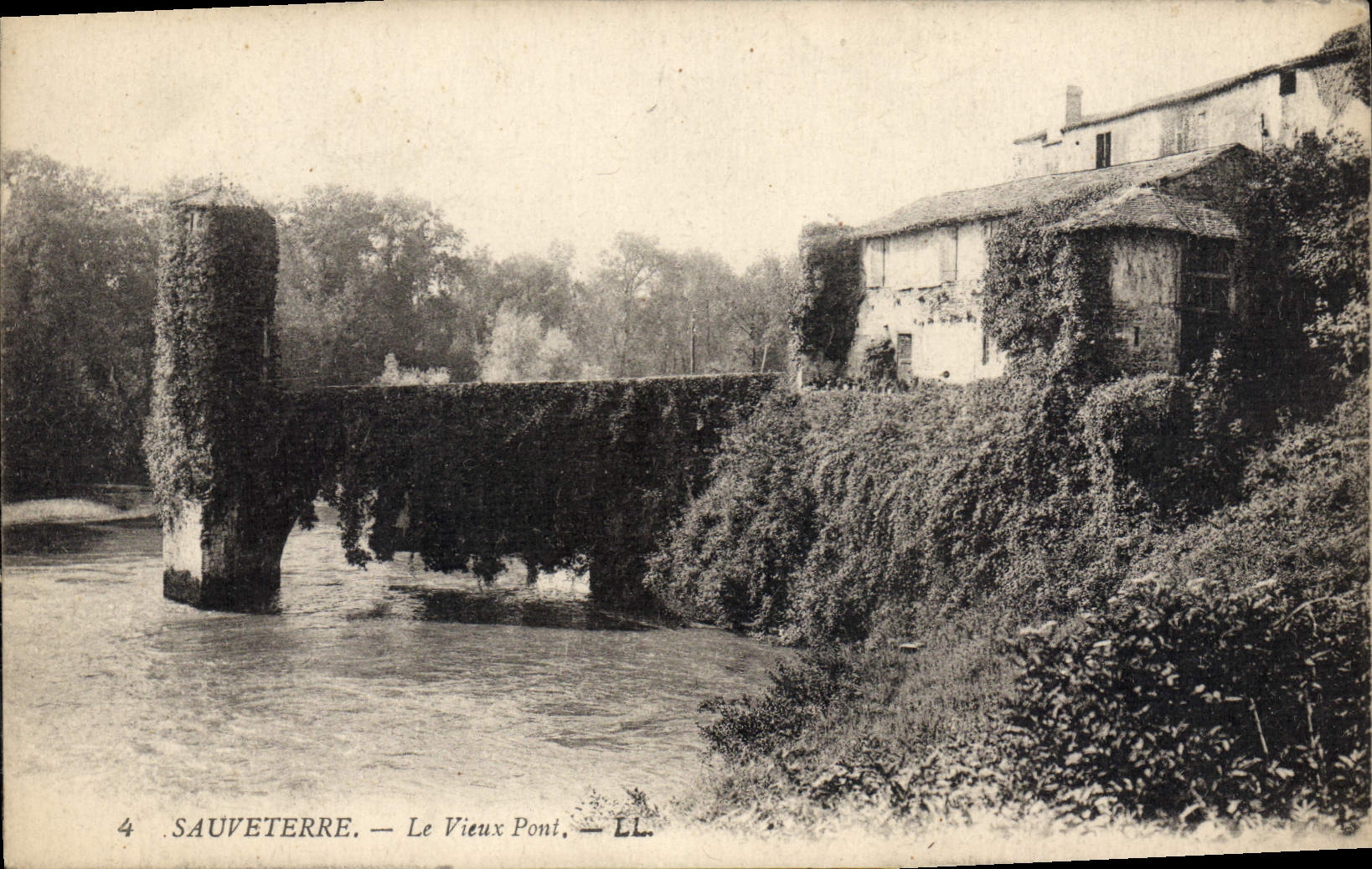 CPA Sauveterre Le Vieux Pont