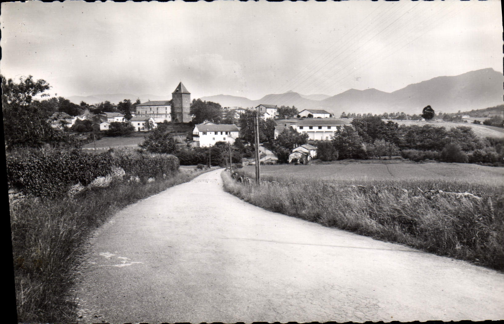 CPA Sare Vue Generale Et Montagnes Espagnoles