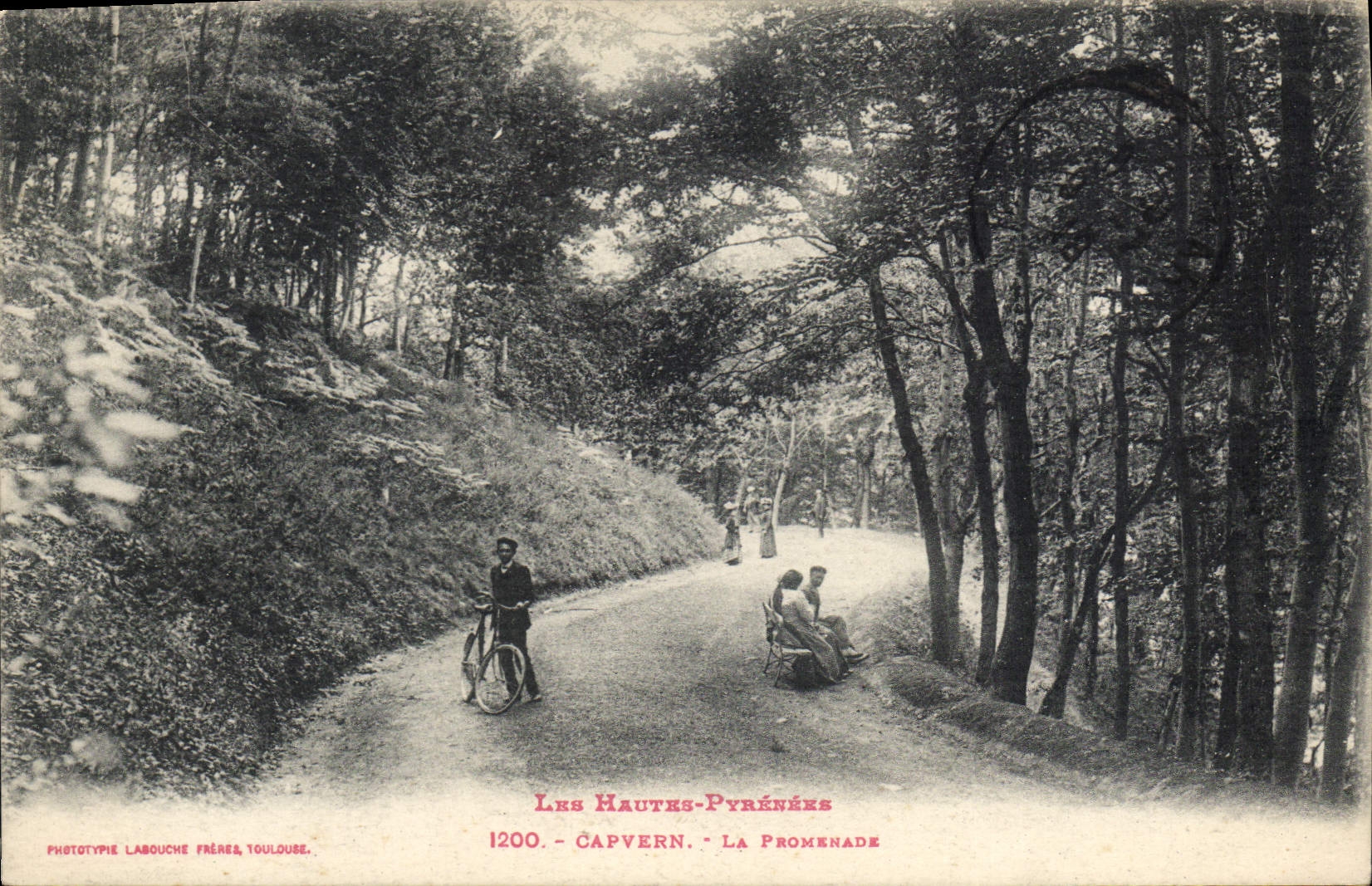 CPA Les Pyrenees Capvern La Promenade