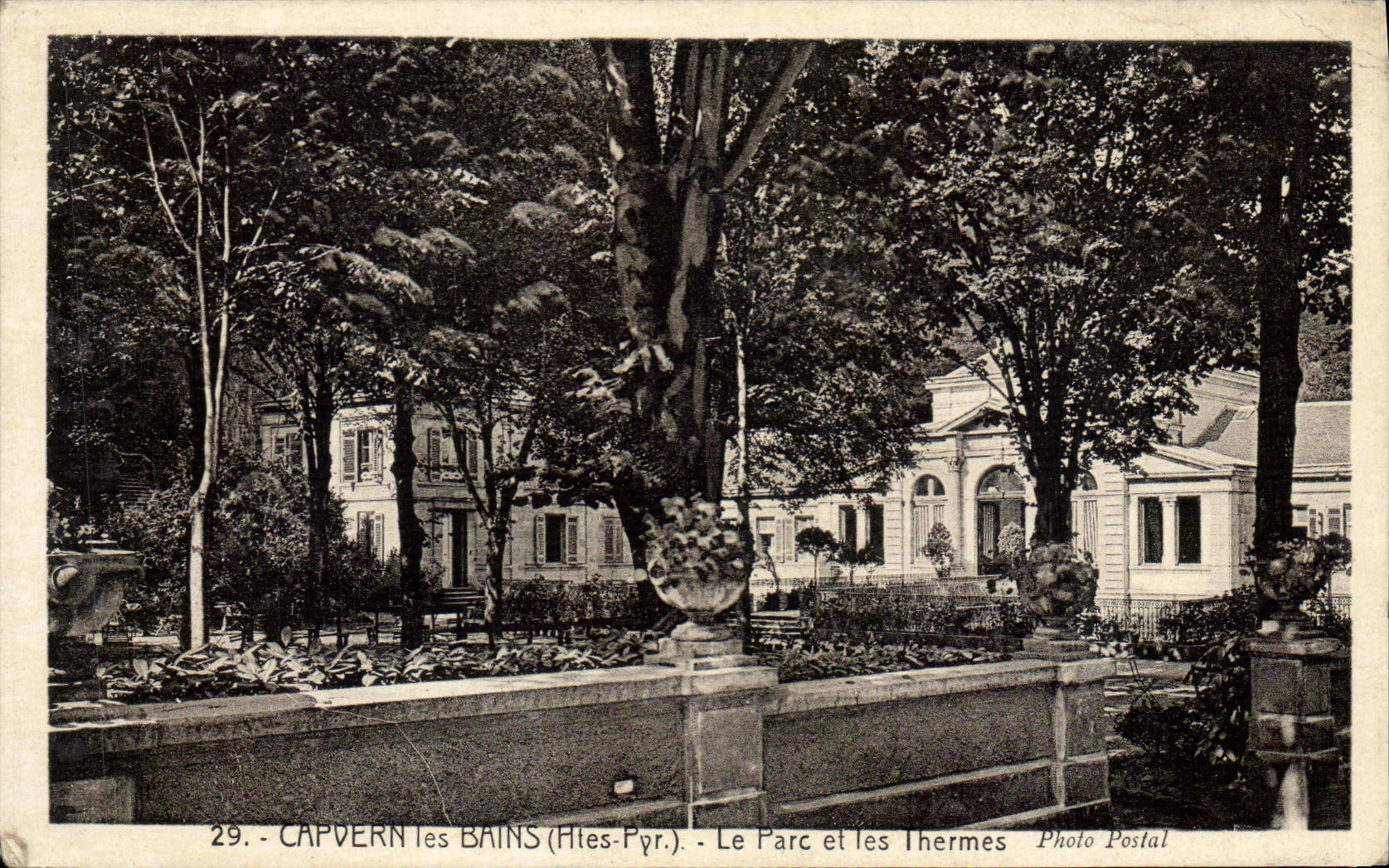 CPA Capvern Les Bains Le Parc Et Les Thermes