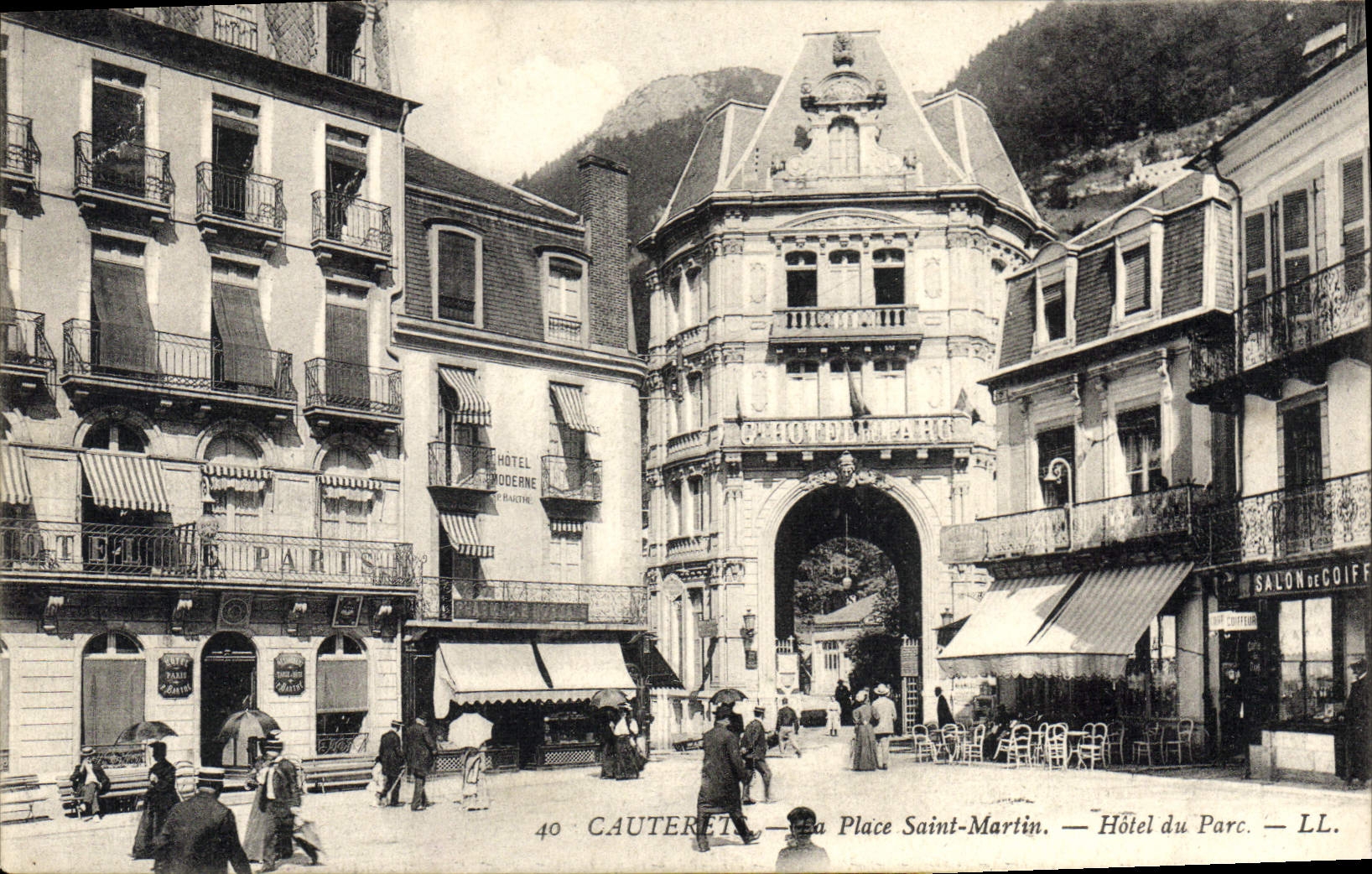 CPA Cauterets Place Saint Martin Hotel Du Parc