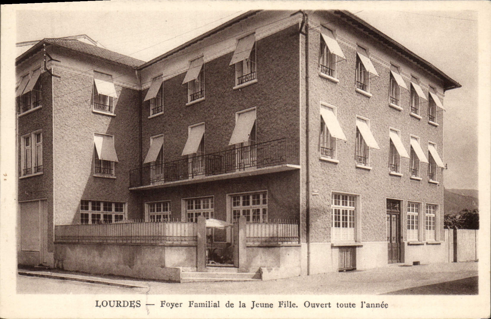 CPA Lourdes Foyer Familial De La Jeune fille