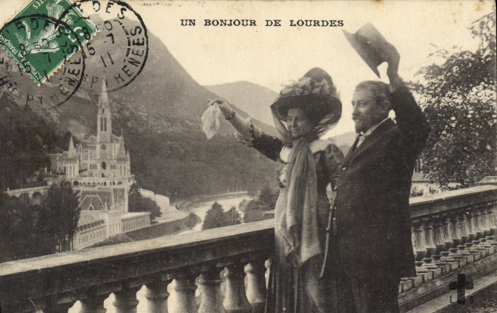 CPA Lourdes Un Bonjour