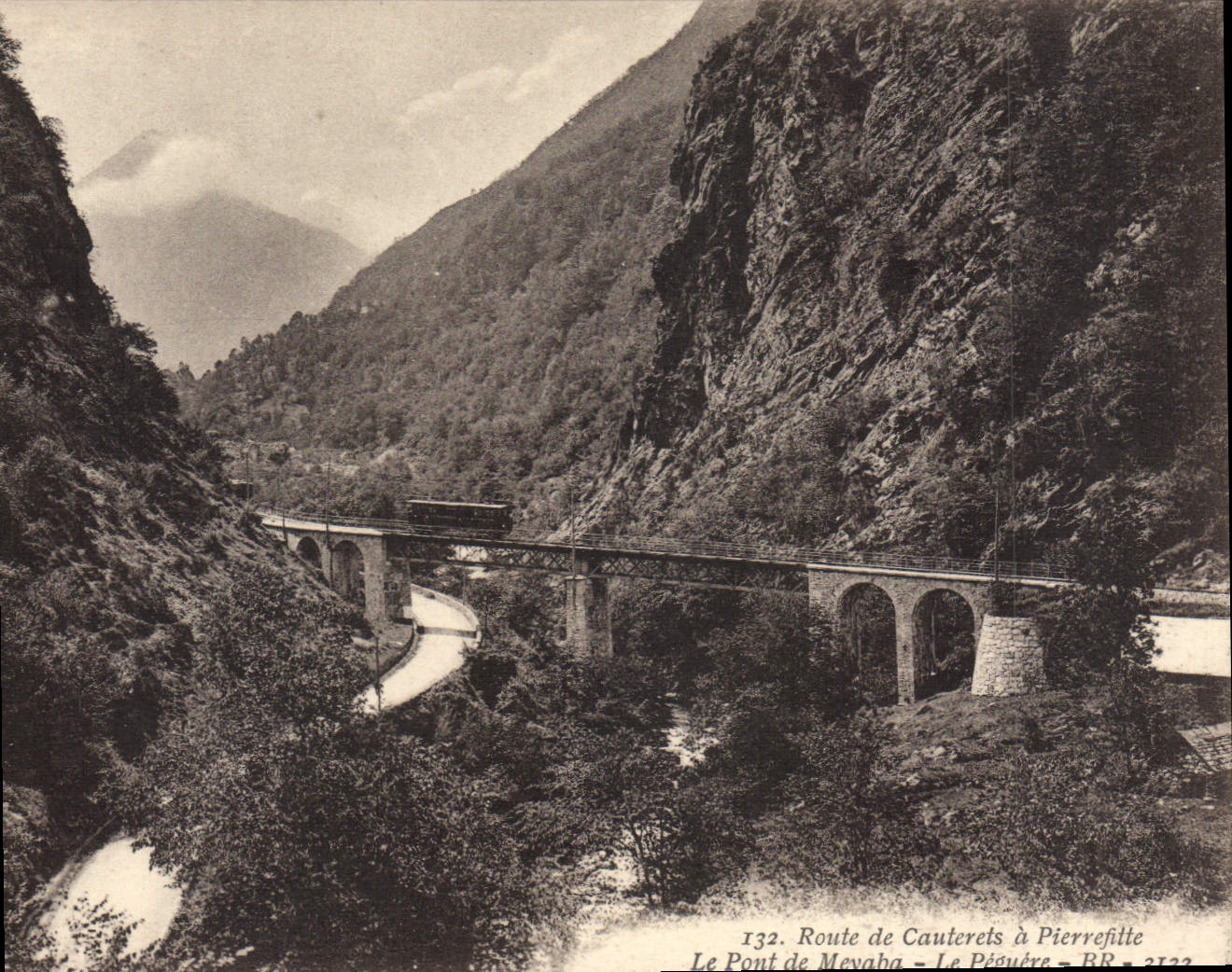 CPA Cauterets A Pierrefitte Le Pont De Meyaba le Péguère