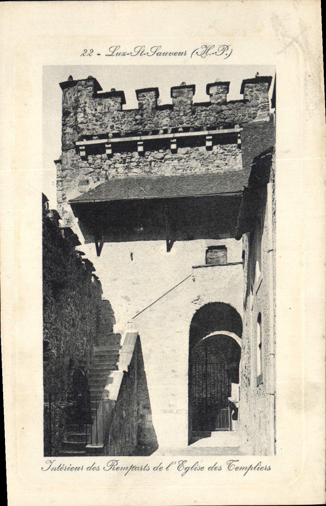 CPA Luz St Sauveur remparts église des templiers
