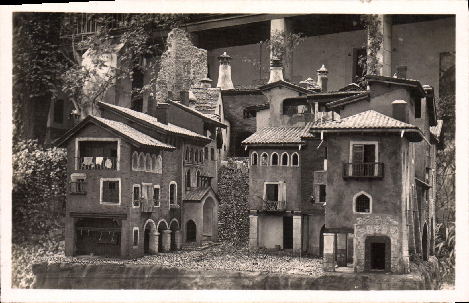 CPA Lourdes Musee Pyreneen Du Chateau Fort village d'Aragon