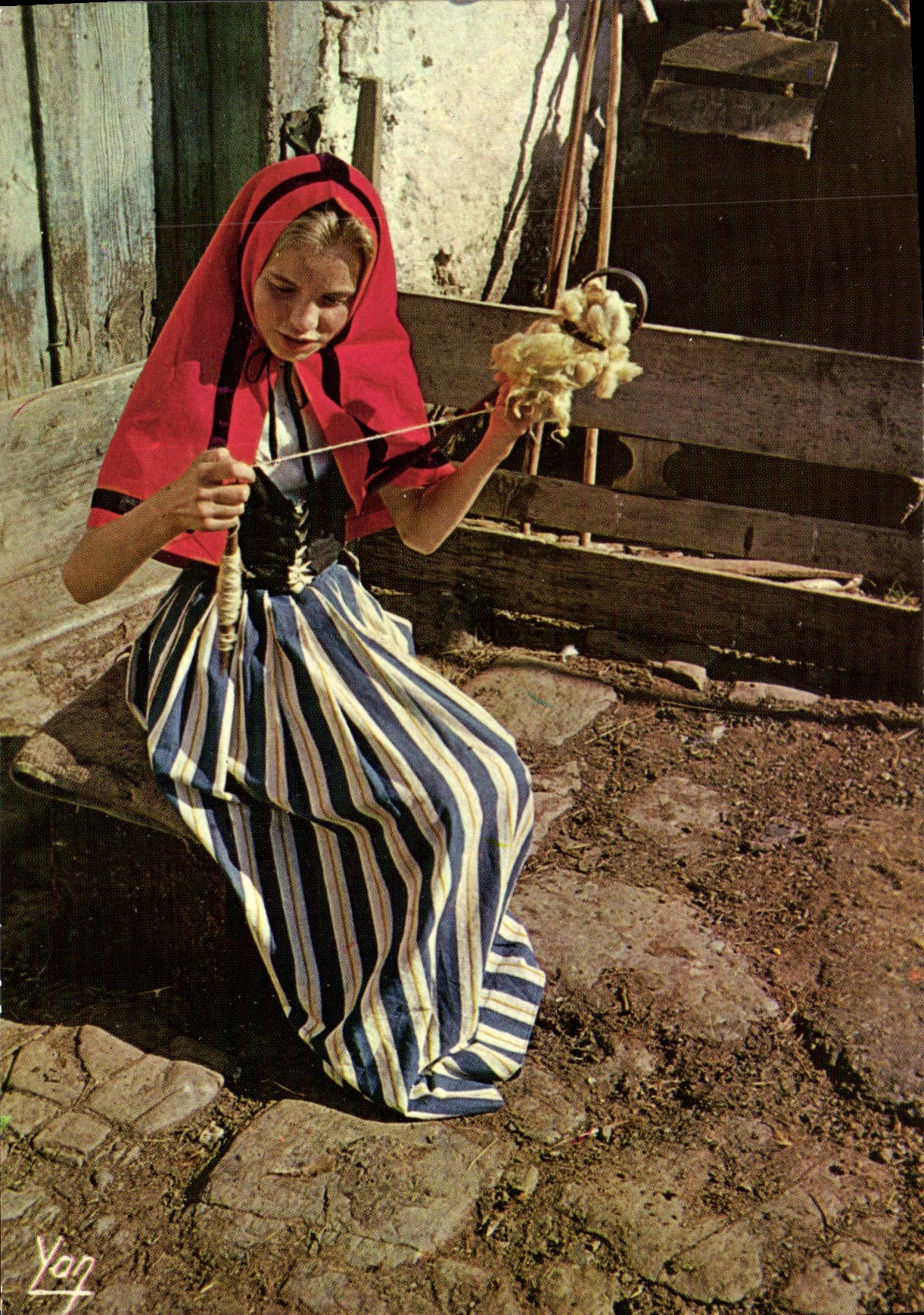 CPSM Au Col Du Soulor Monique La Petite fileuse