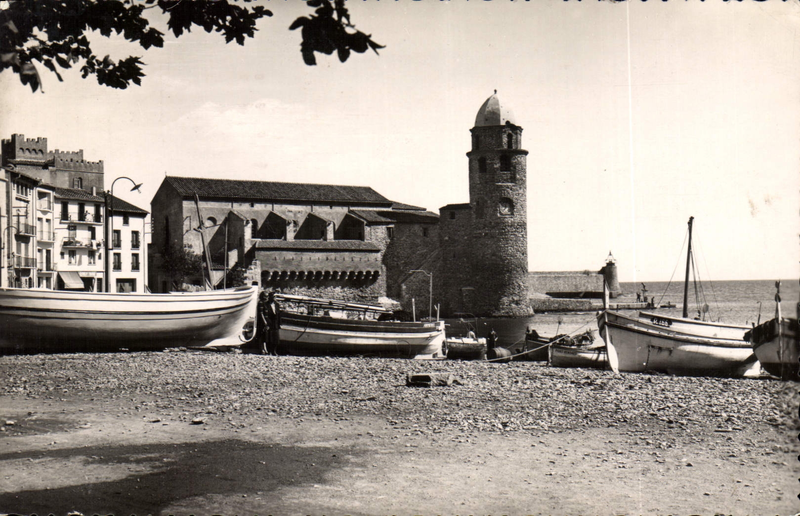 CPA Collioure L'Eglise Bateaux