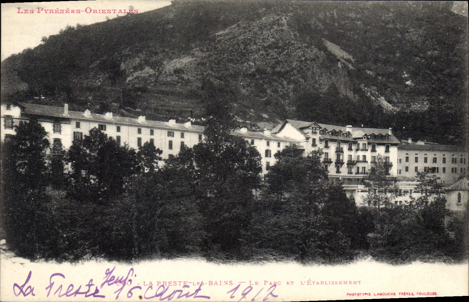 CPA La Preste Les Bains Le parc et l'établissement