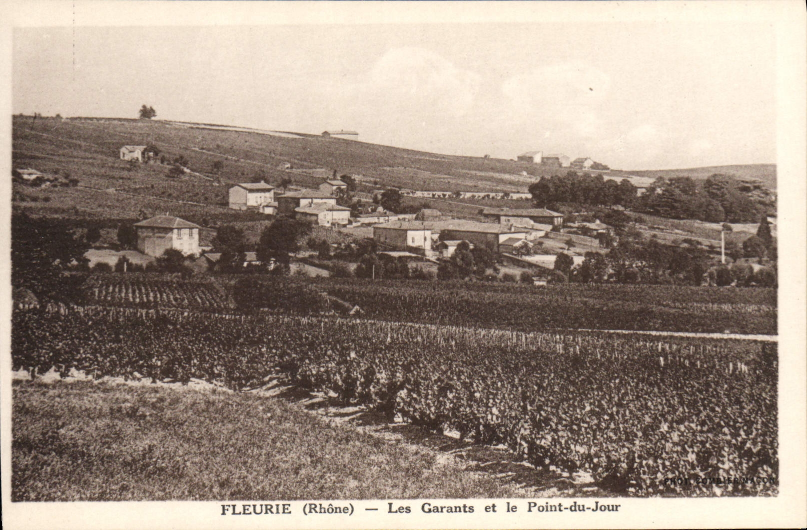 CPA Fleurie Les Garants Et Le Point Du Jour