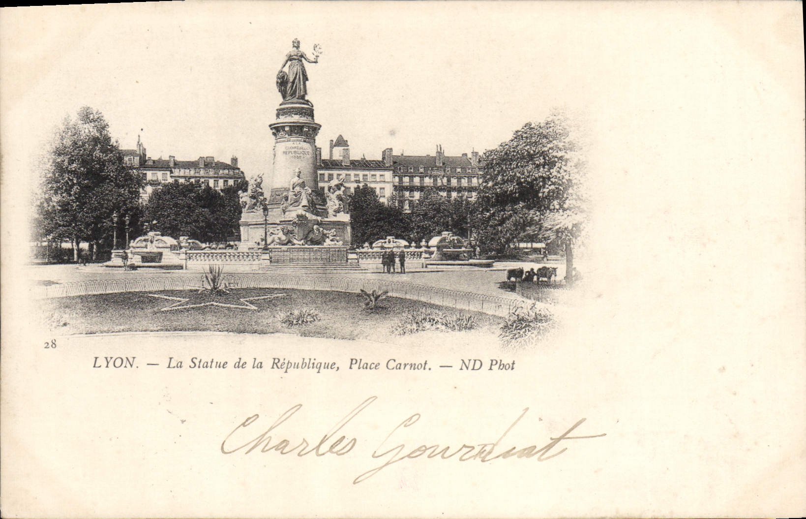CPA Lyon La Statue De la Republique Place Carnot