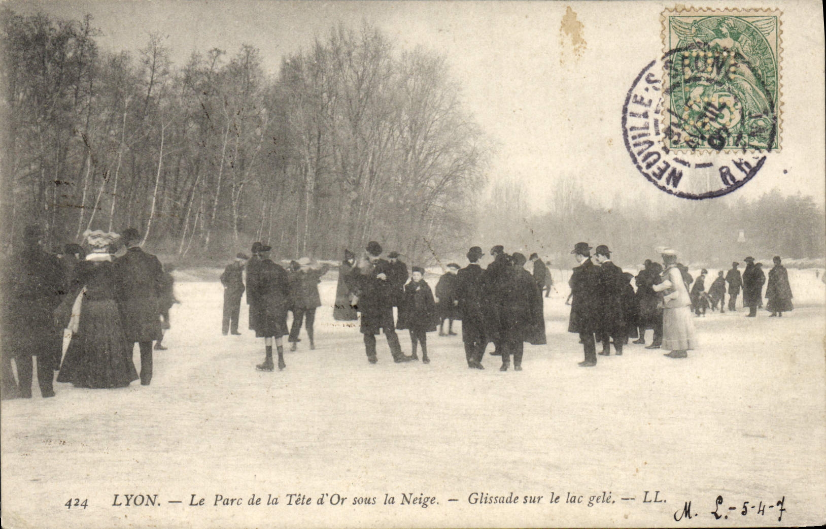 CPA Lyon Le Parc De La Tete D'Or sous la neige glissade sur lac gelé