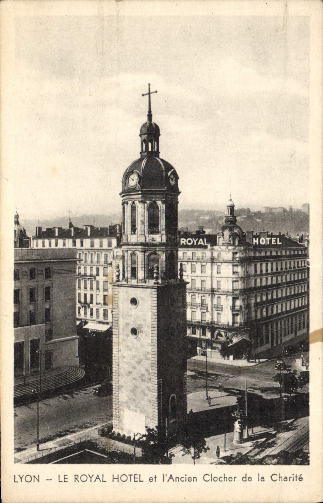 CPA Lyon le royal Hotel Et I'Ancien Clocher De La Charite
