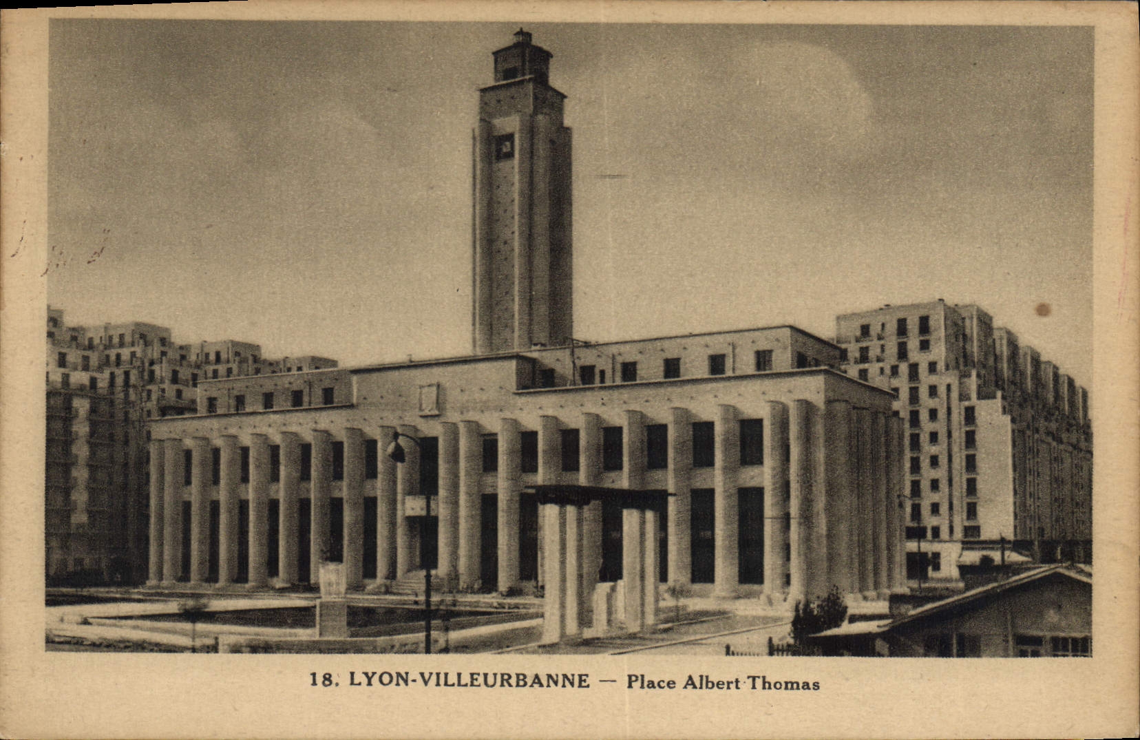 CPA Lyon Villeurbanne Place Albert Thomas
