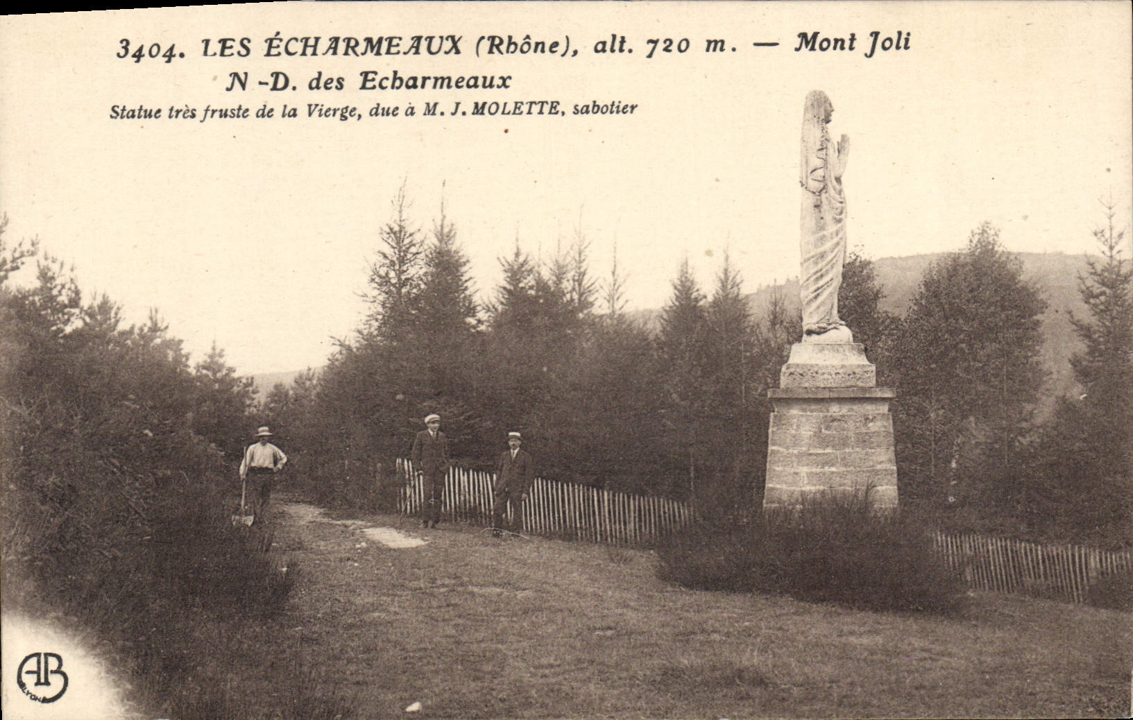 CPA Les Echarmeaux mont joli Notre Dame Des Echarmeaux sabotier