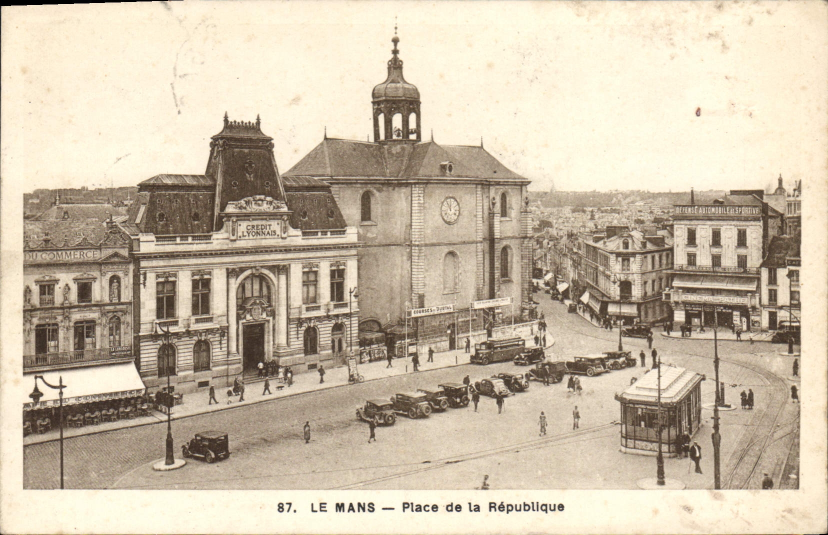 CPA Le Mans Place De La Republique