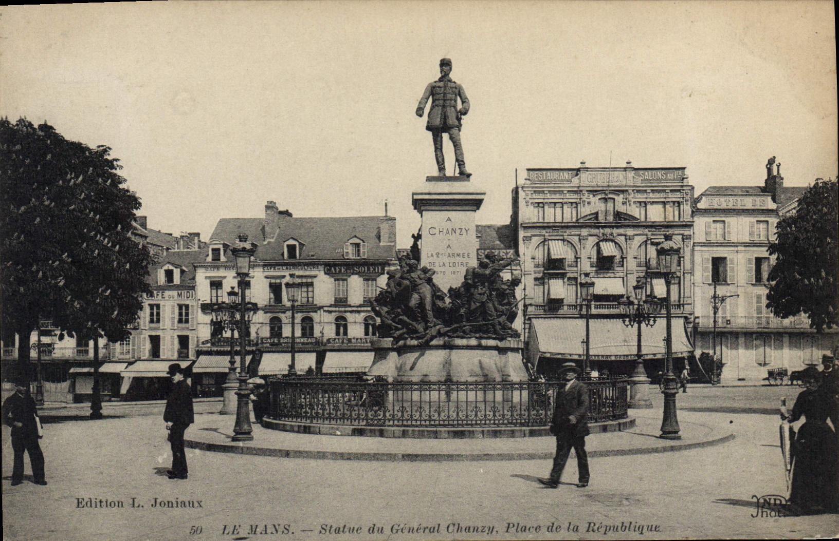 CPA Le Mans Statue Du General Chanzy place De La Republique