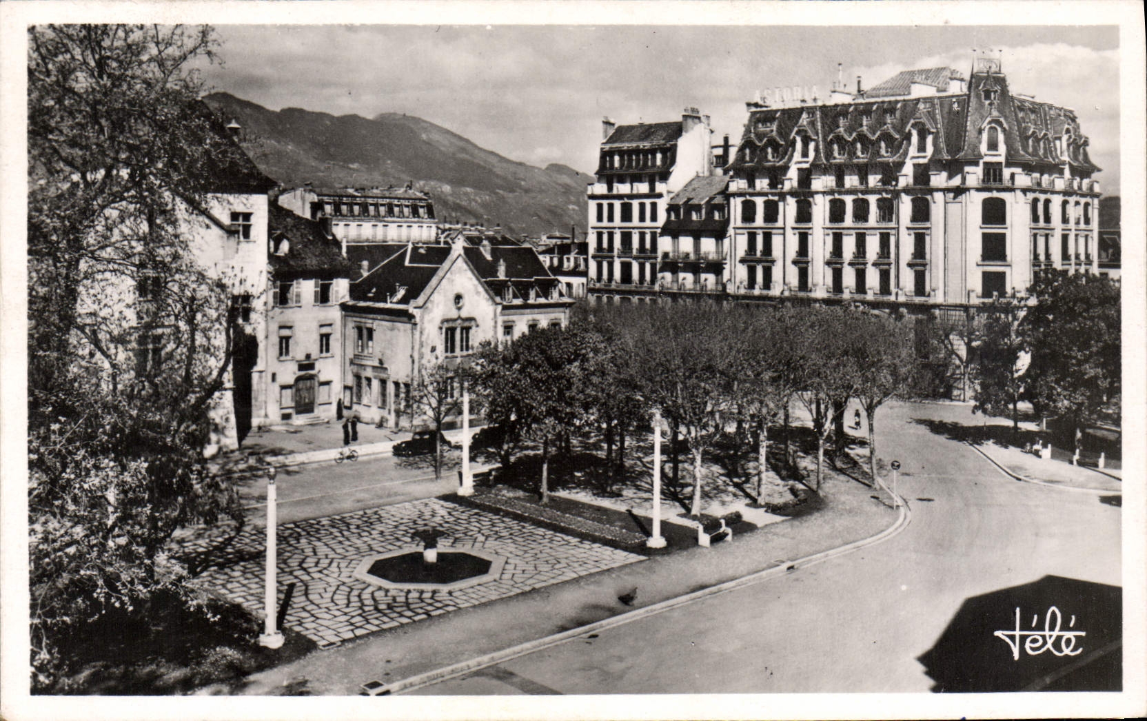 CPA Aix Les Bains Place Des Thermes La Mairle hôtel astoria