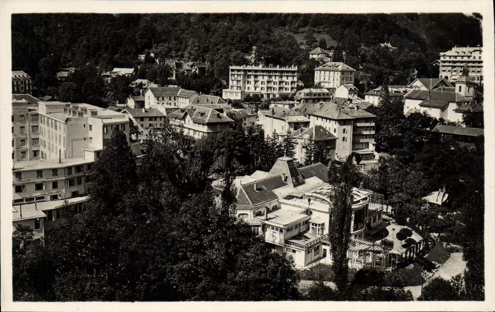 CPA Brides Les Bains Le Casino Et Vue Generale