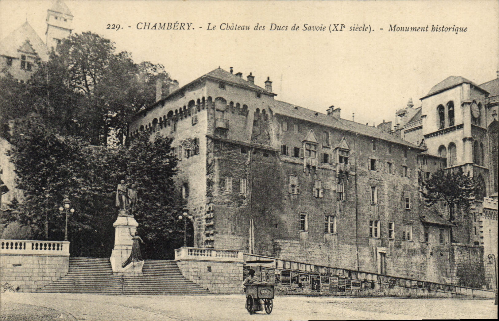 CPA Chambery Le Chateau Des Ducs De Savoie