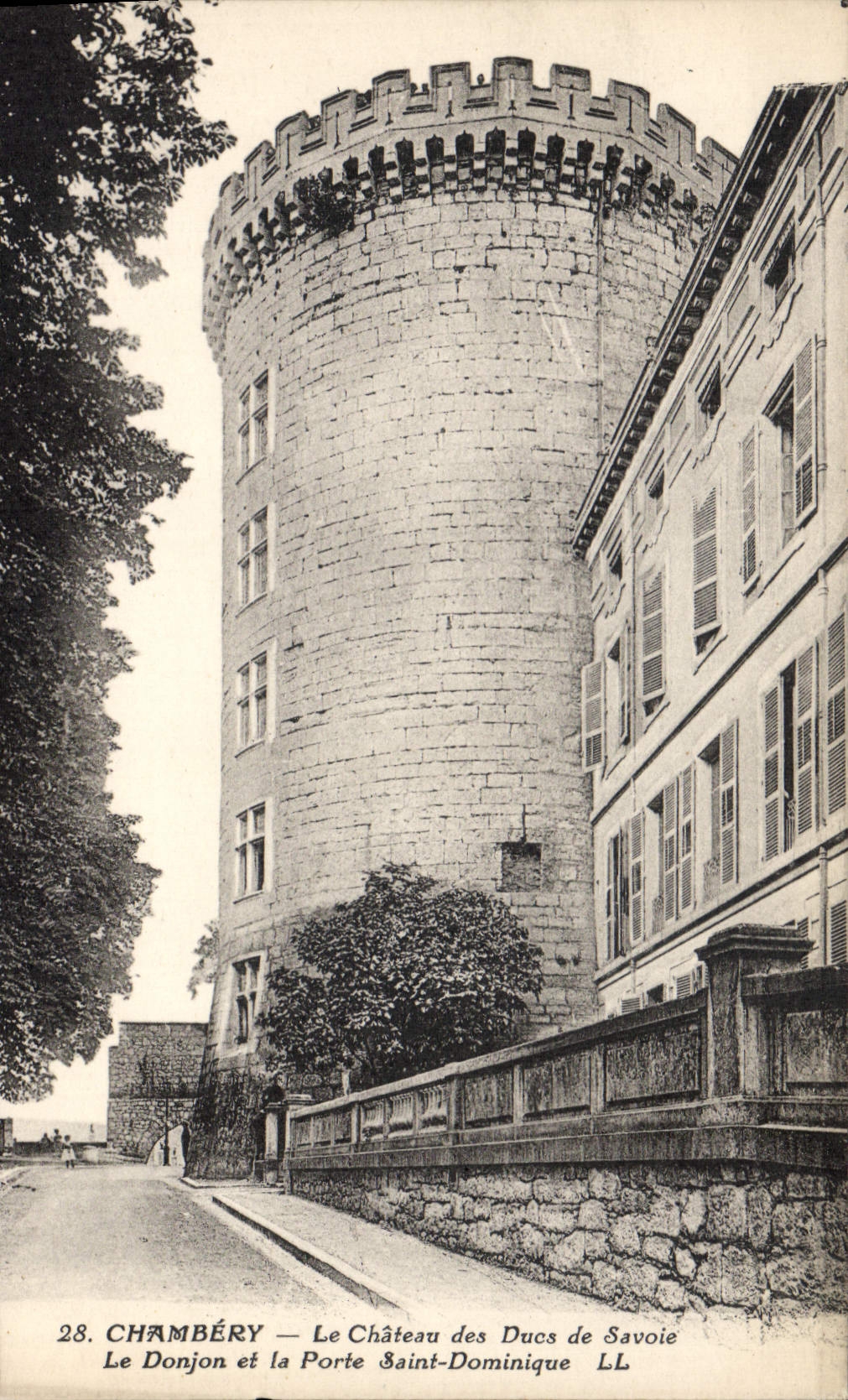 CPA Chambery Le Chateau Des Ducs De Savoie donjon porte saint-Dominique