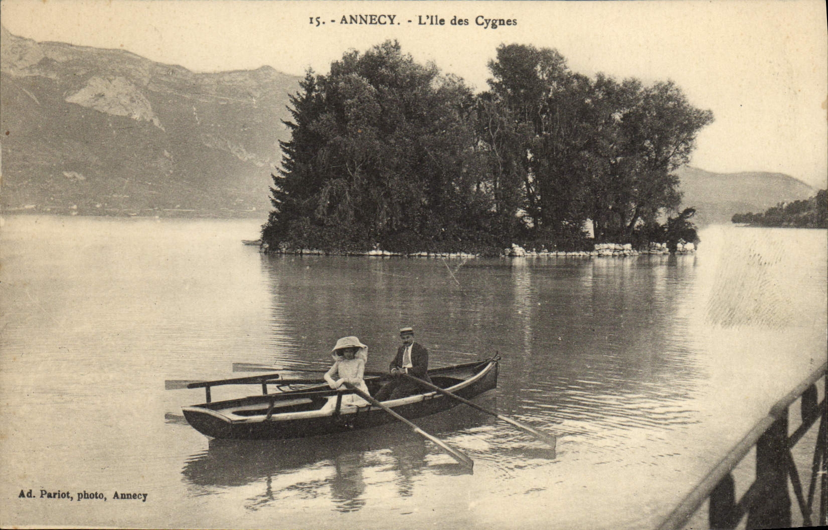 CPA Annecy L'Ile Des Cygnes