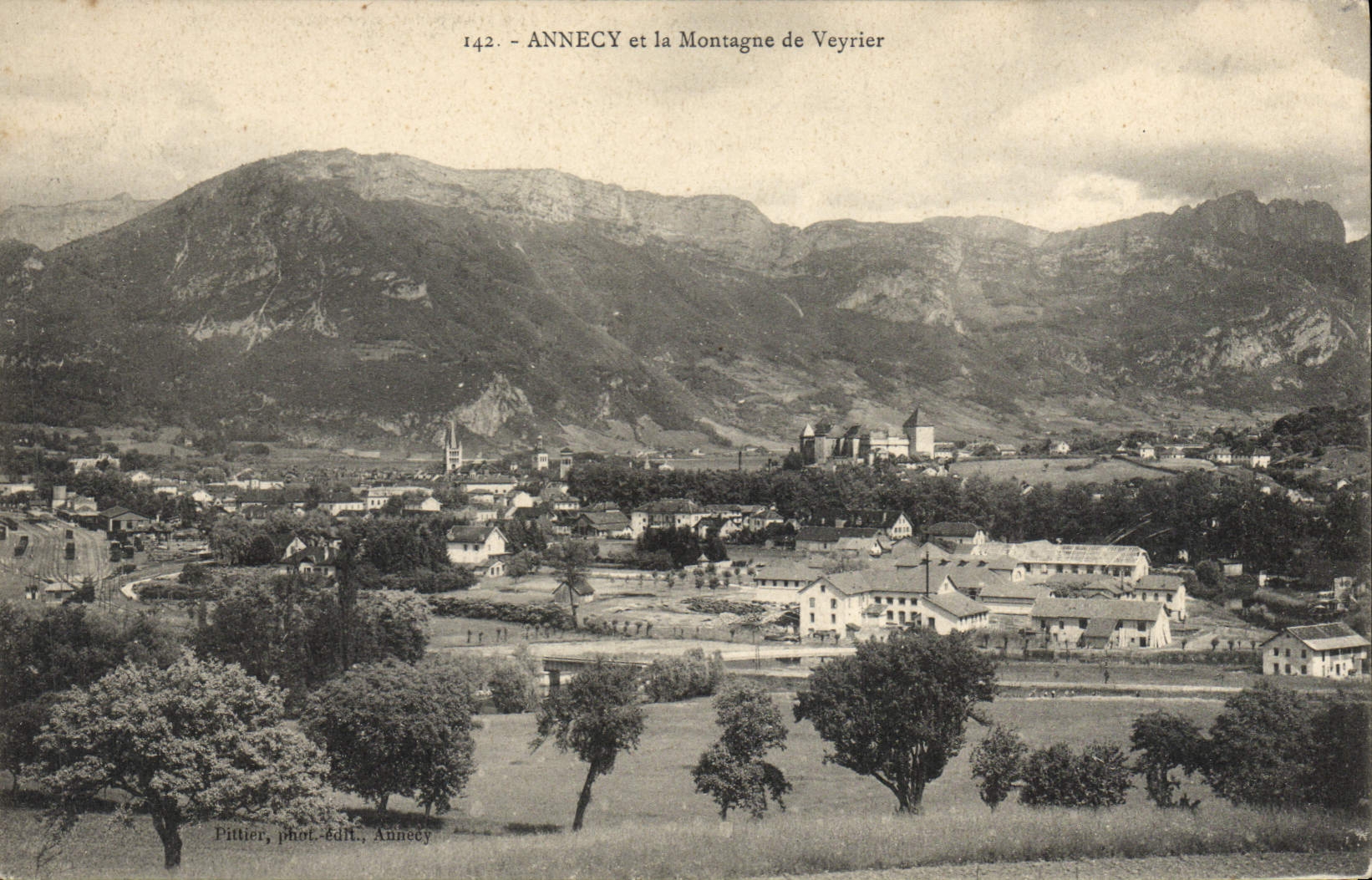 CPA Annecy Et La Montagne De Veyrier